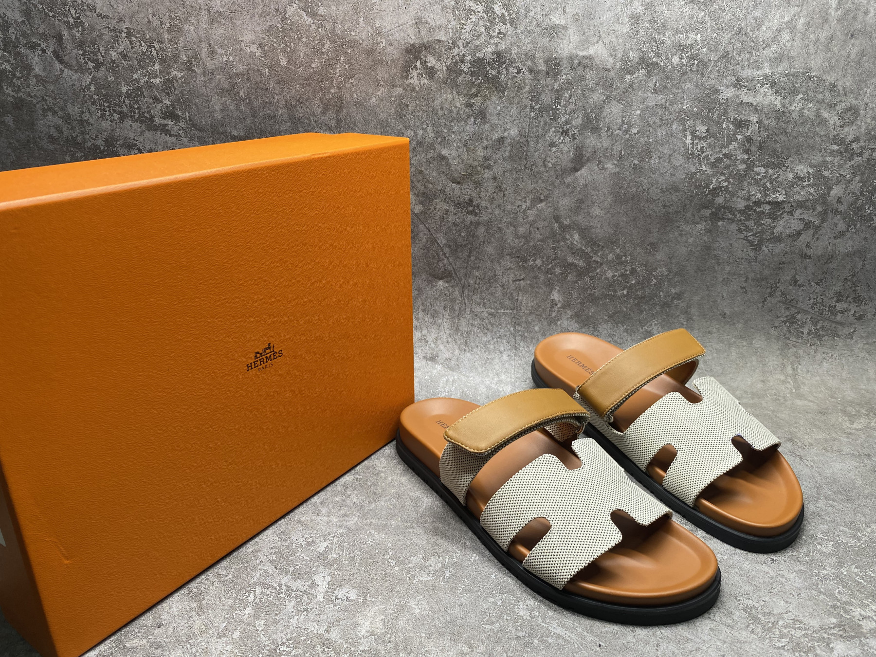UA H**me5 Chypre Sandal