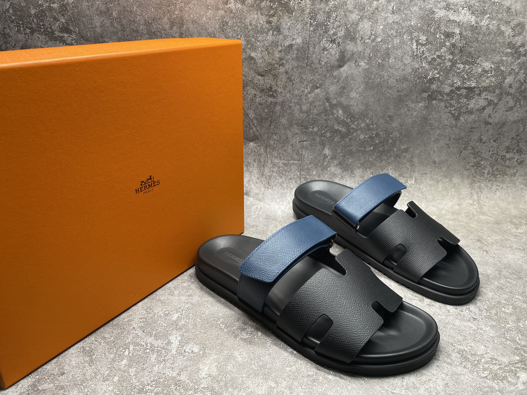 UA H**me5 Chypre Sandal