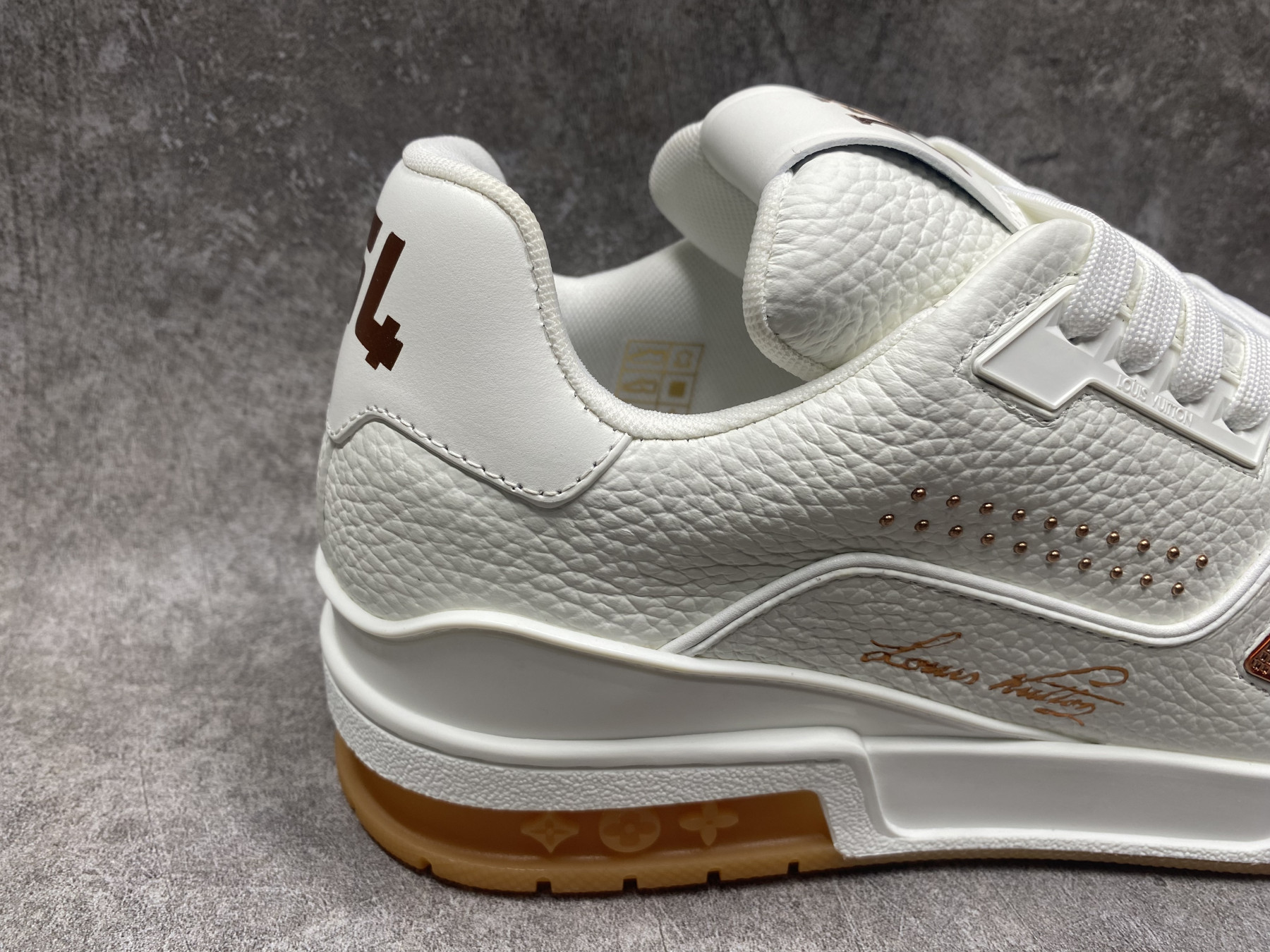 UA LV trainer Sneakers