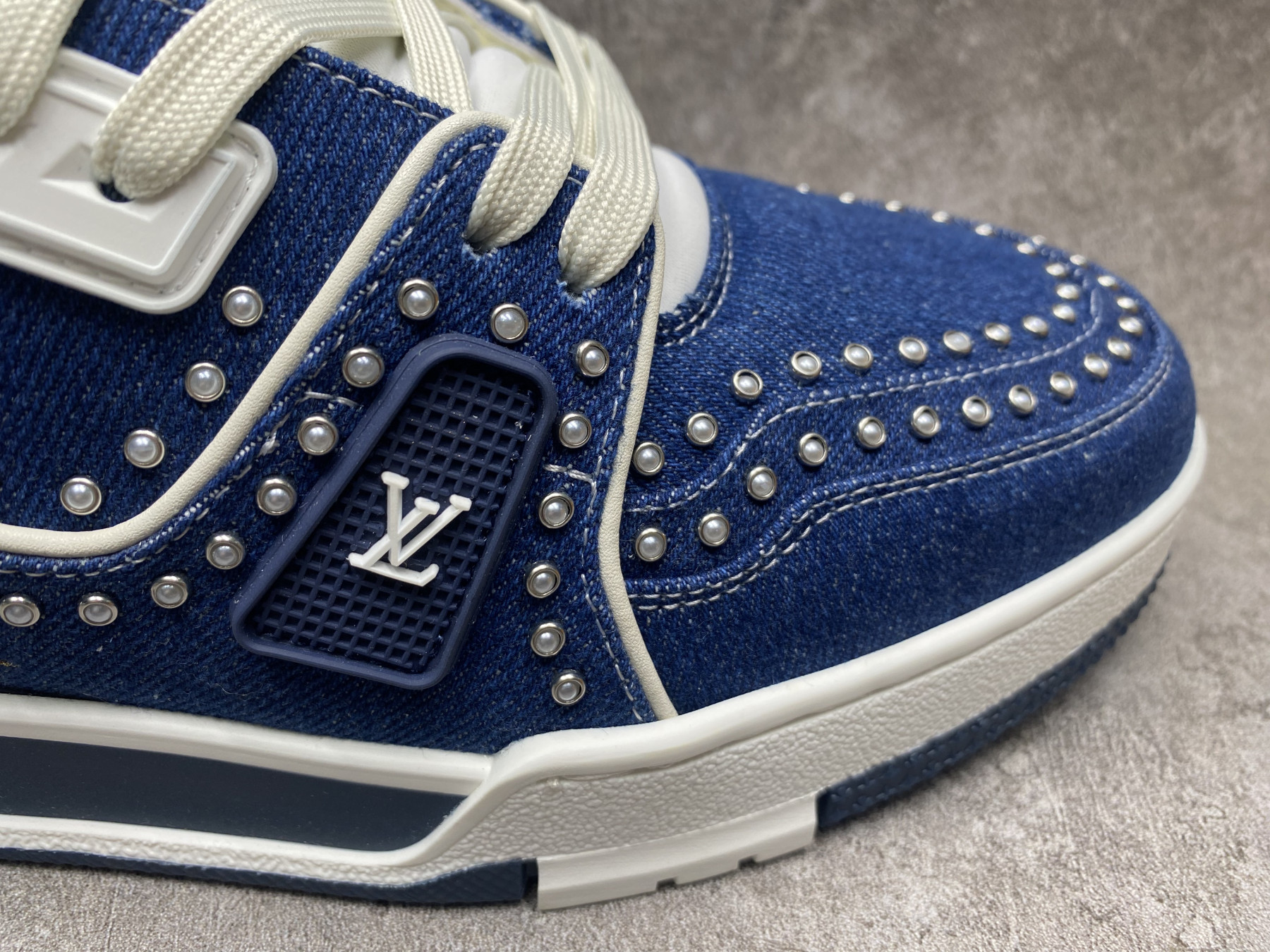 UA LV trainer Sneakers