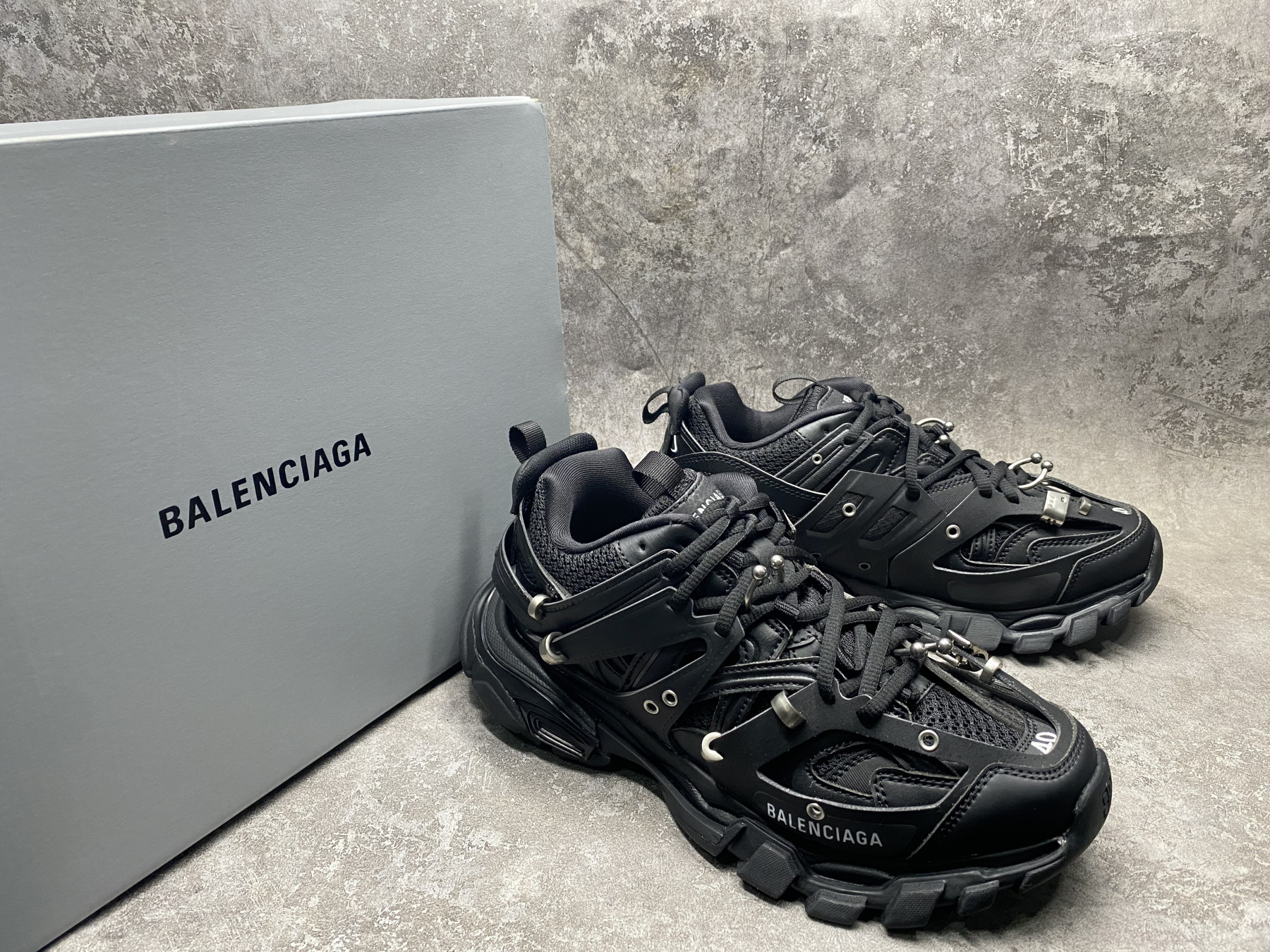 ua Ba1en*iaga track sneaker