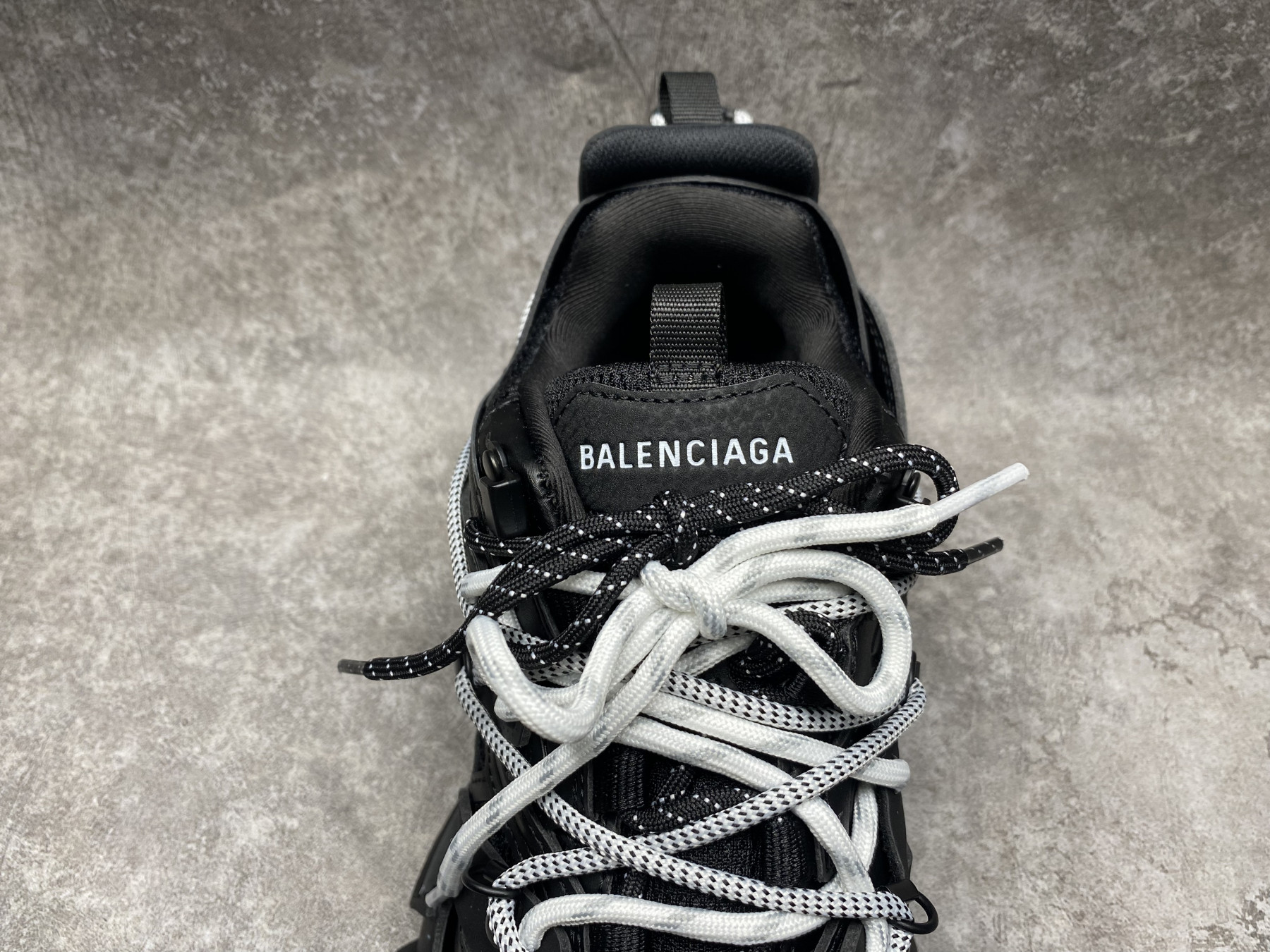 ua Ba1en*iaga track sneaker