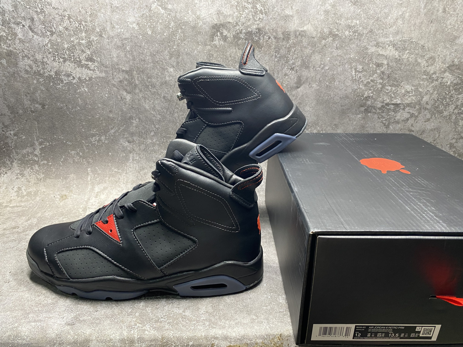 UA AIR JORDAN 6 Retro