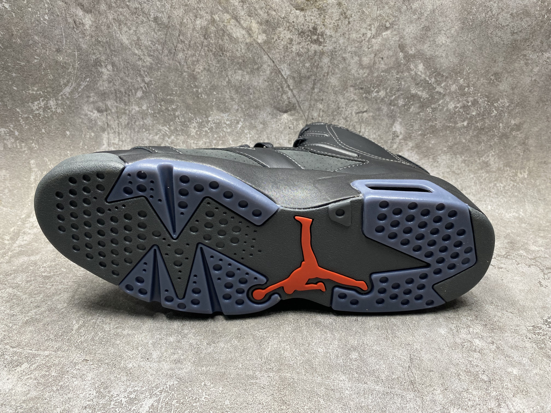 UA AIR JORDAN 6 Retro