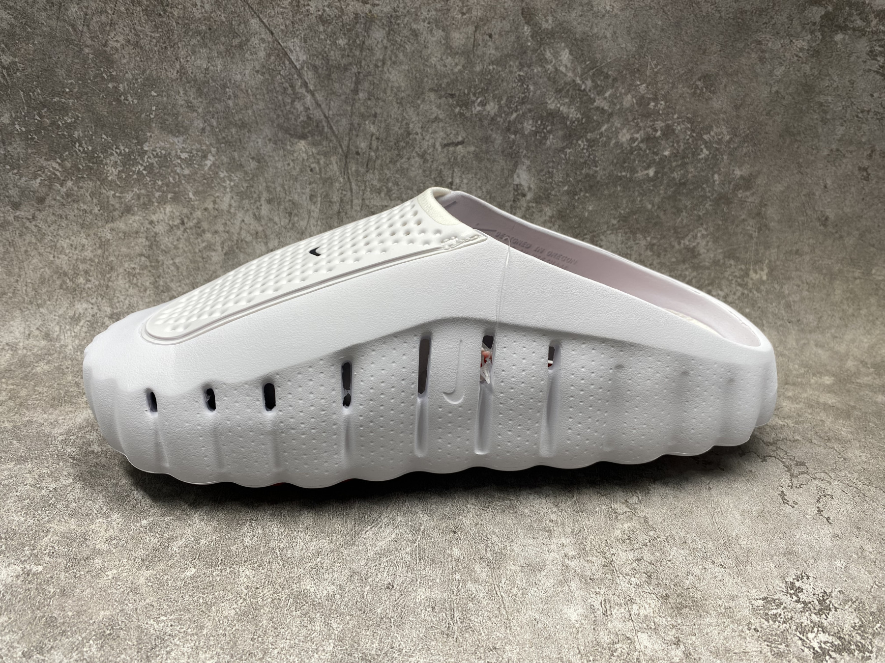 Nike Mind 001 Slide (Runs one size small)