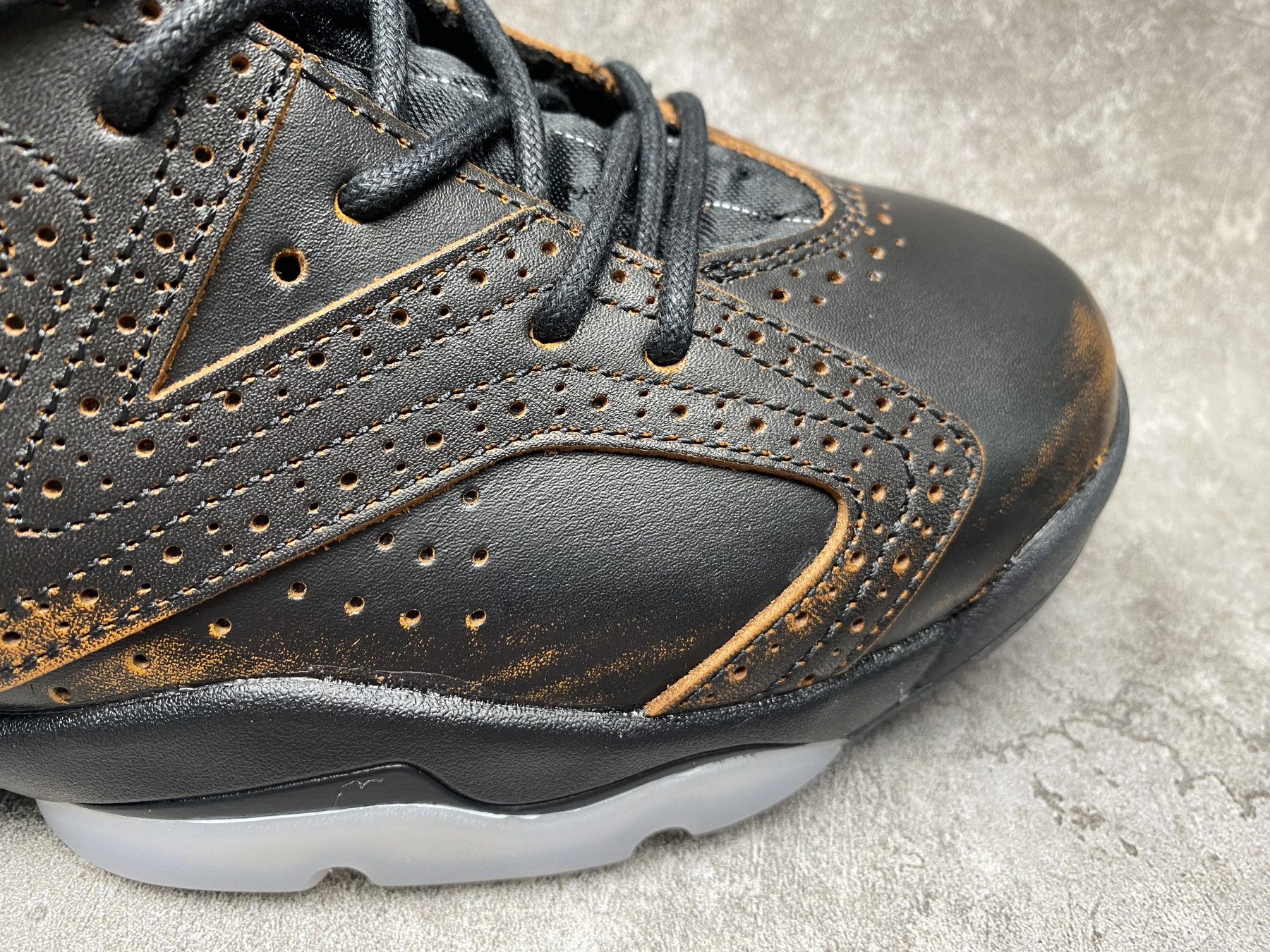 UA AIR JORDAN 6 Retro