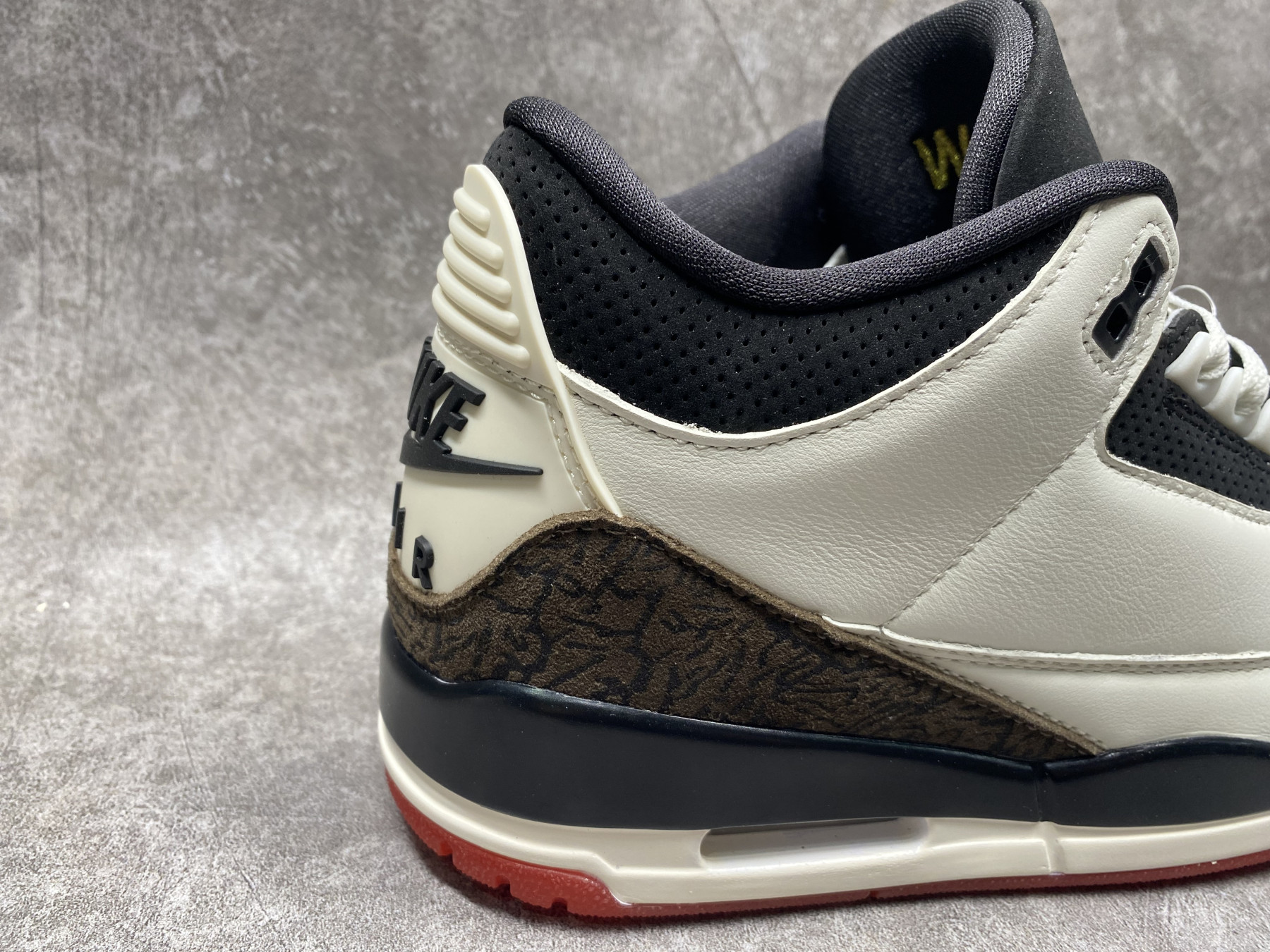 UA AIR JORDAN 3 Retro