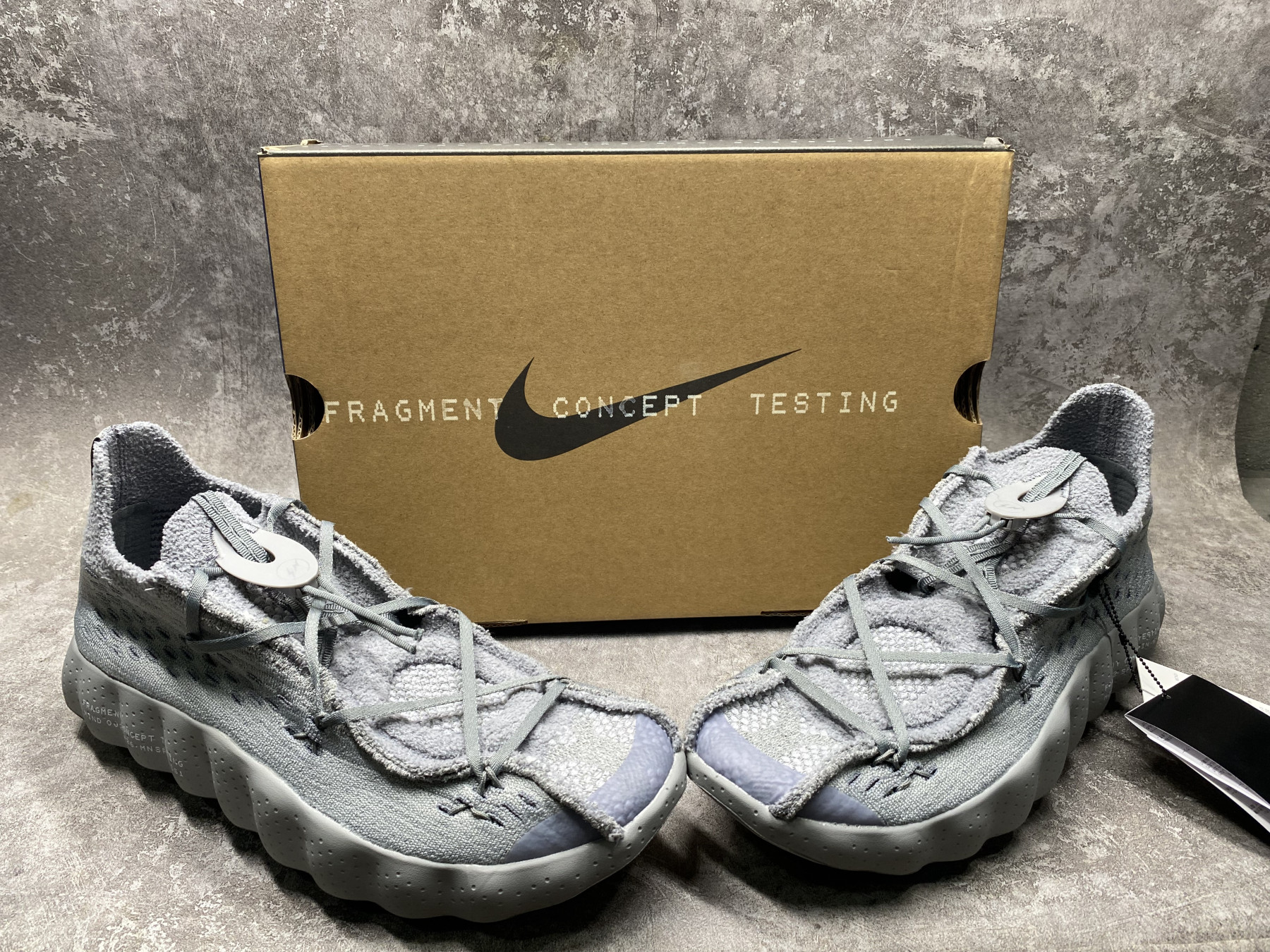 UA Nike Mind 002 Flyknit
