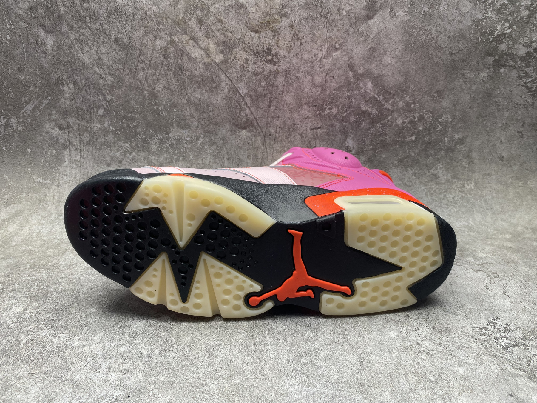 UA AIR Jordan 6 Retro