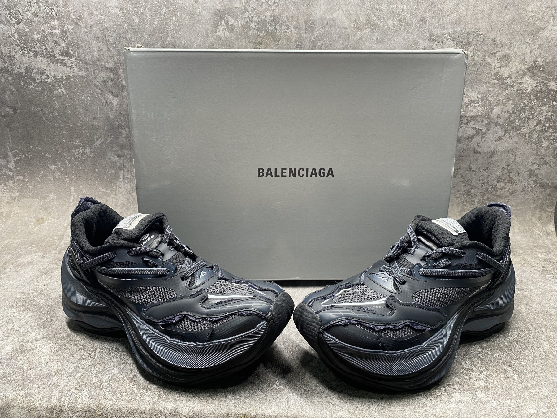 ua Ba1en*iaga jet sneakers(run one size large)