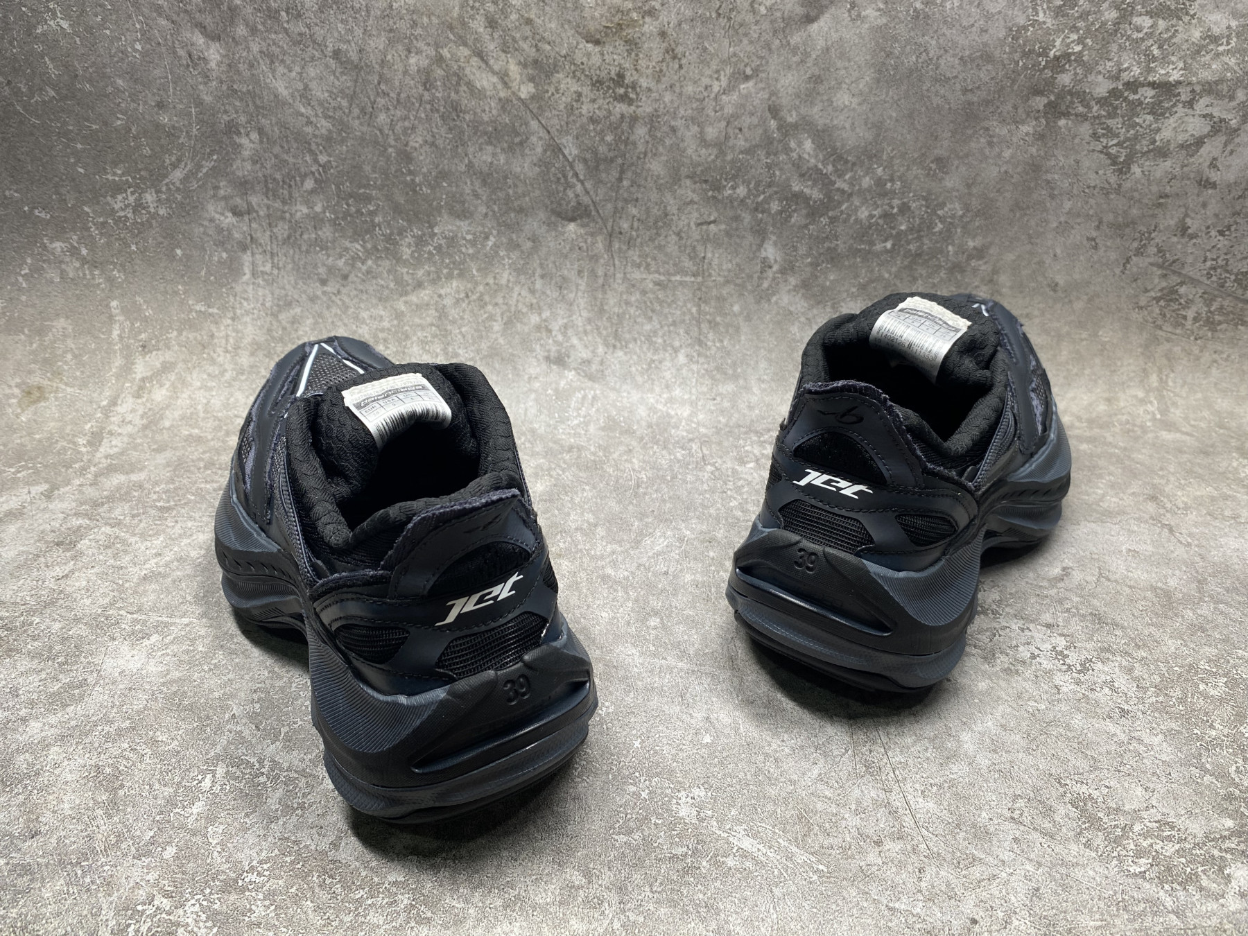 ua Ba1en*iaga jet sneakers(run one size large)