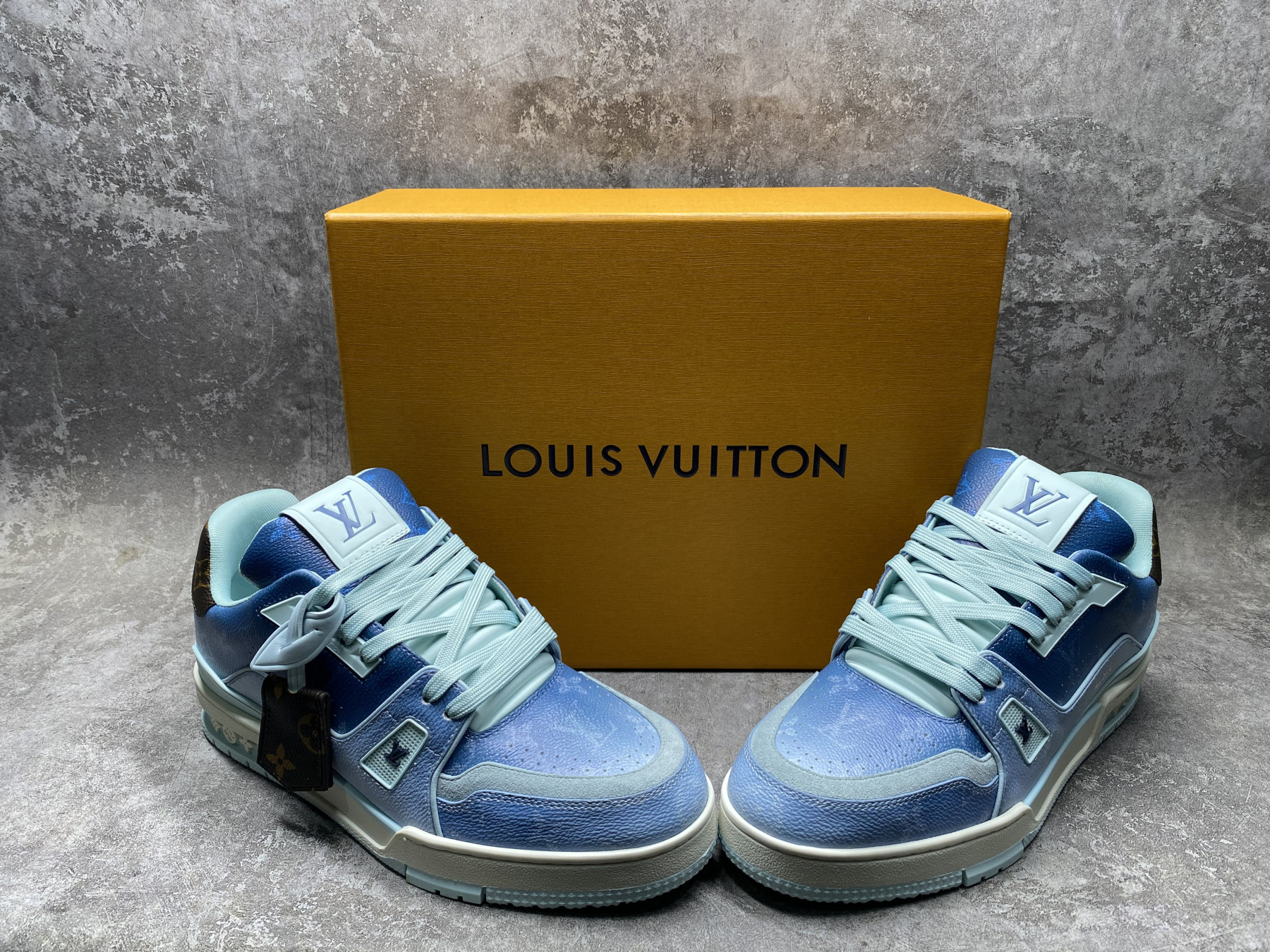 UA LV trainer Sneakers