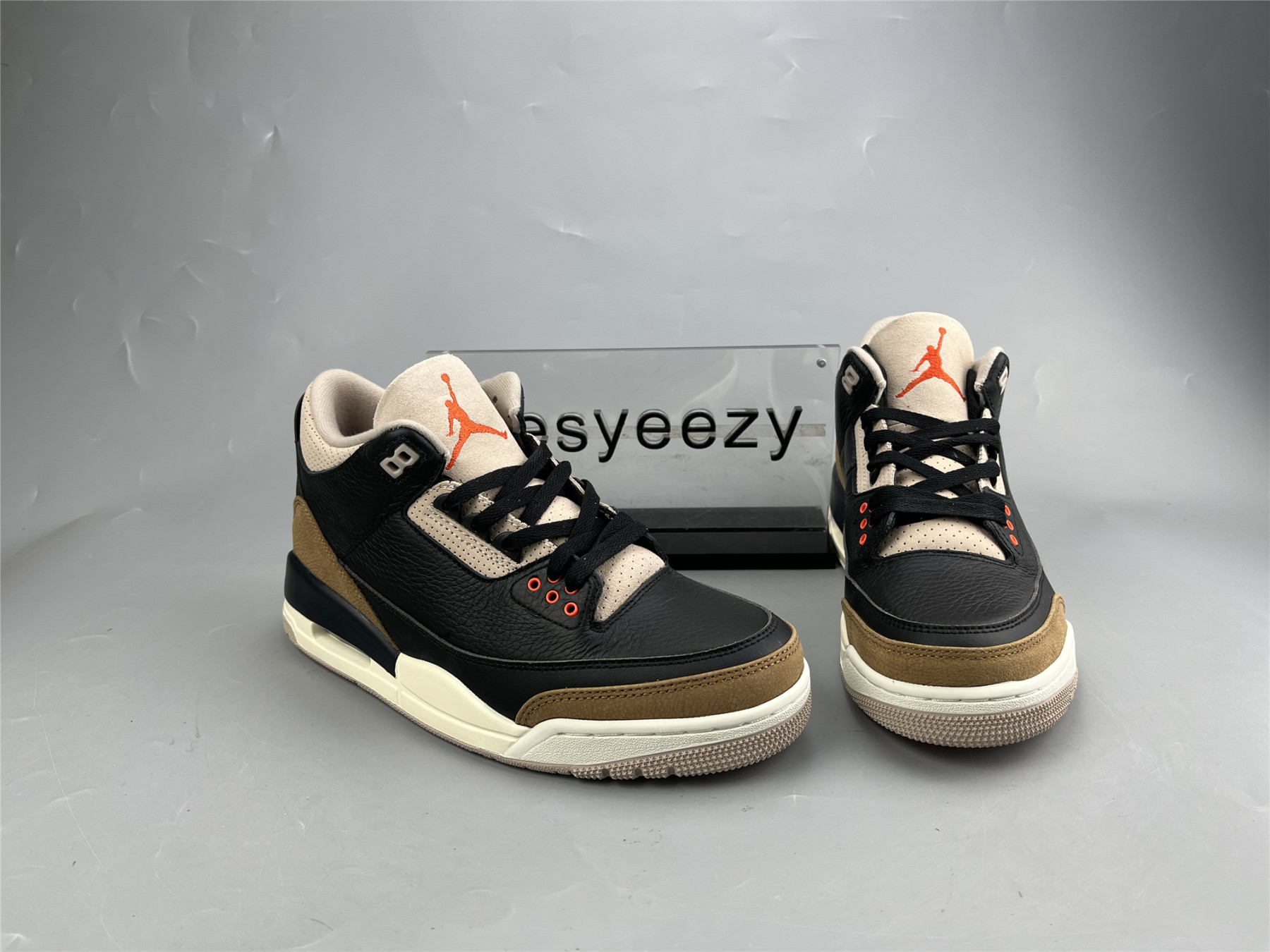 UA AIR JORDAN 3 RETRO 