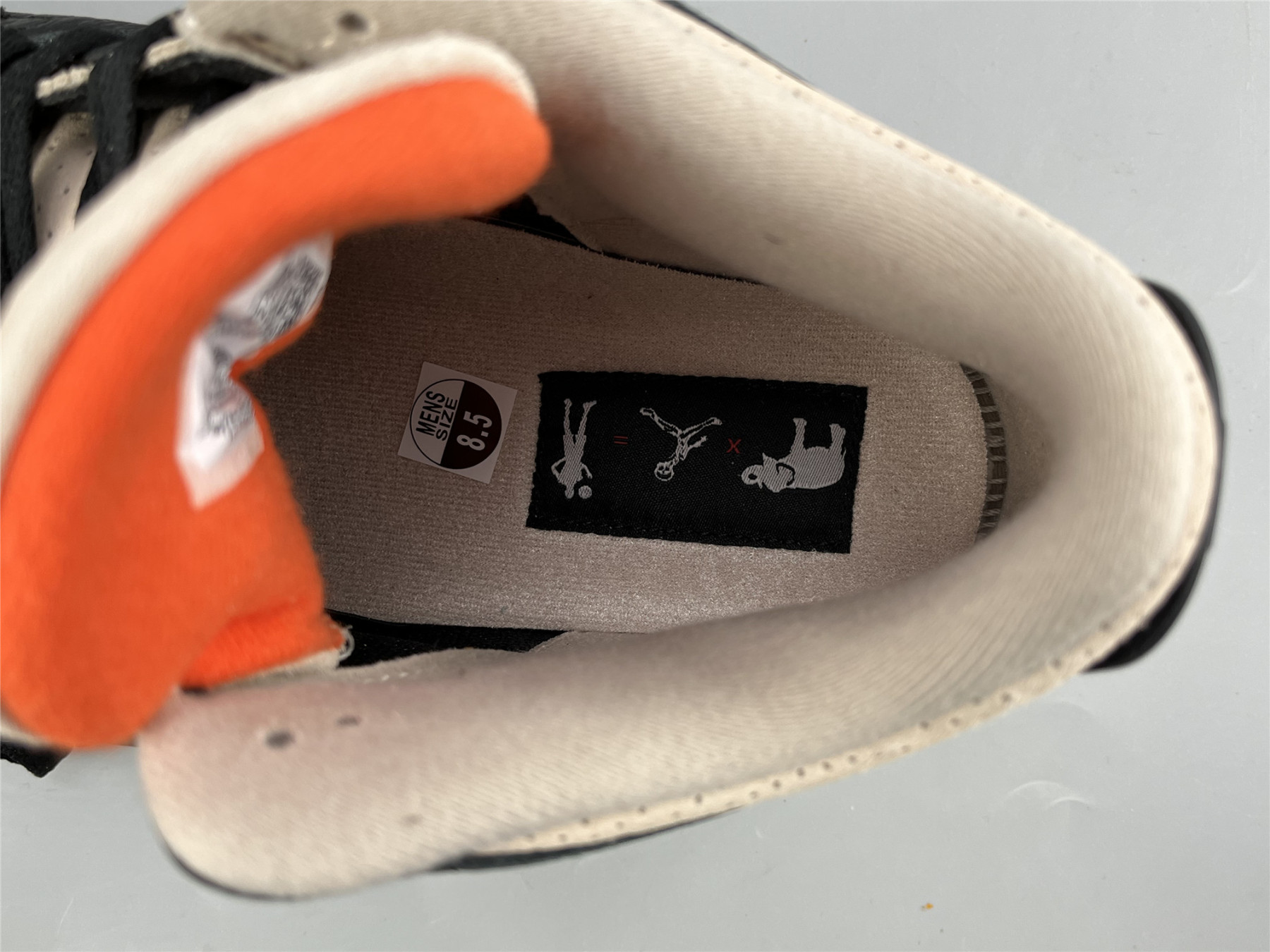 UA AIR JORDAN 3 RETRO 