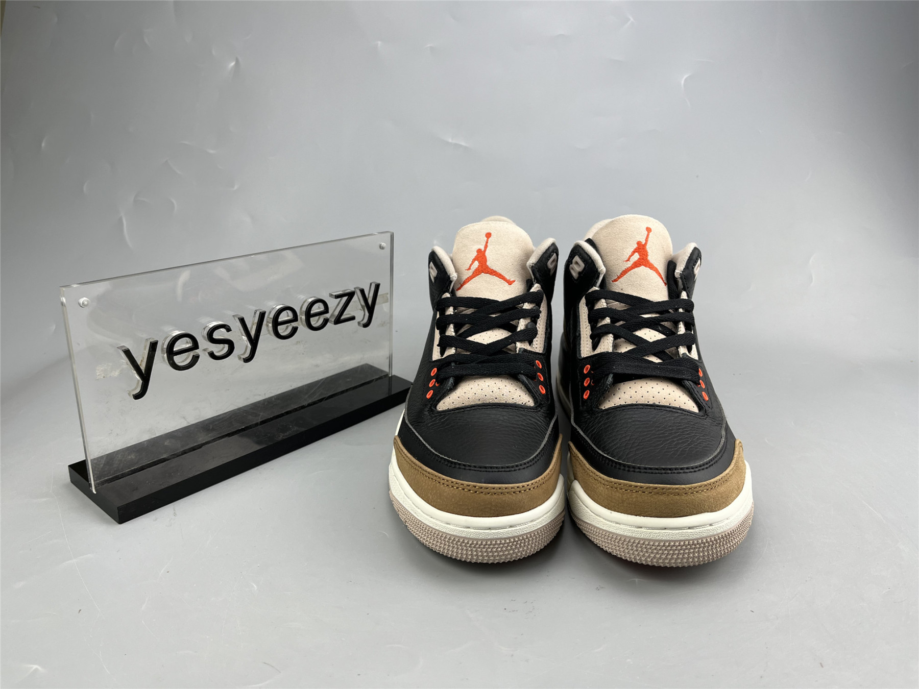 UA AIR JORDAN 3 RETRO 