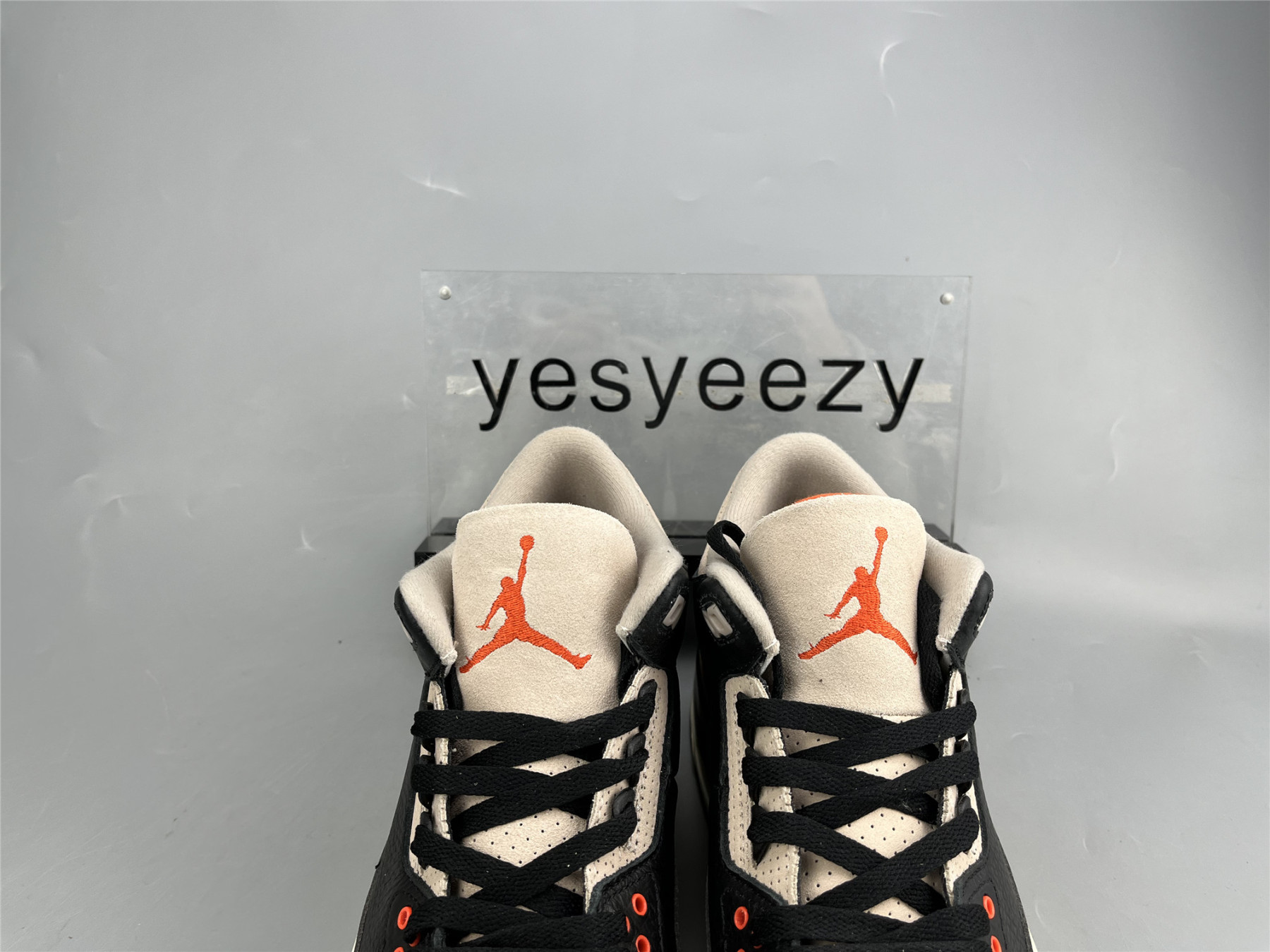 UA AIR JORDAN 3 RETRO 