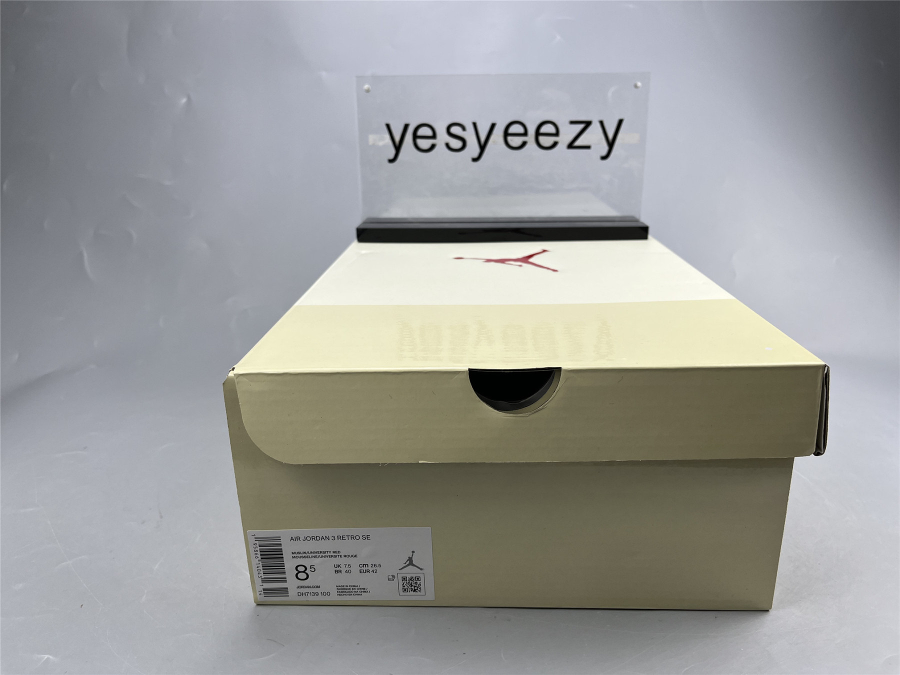 UA AIR JORDAN 3 RETRO SE 