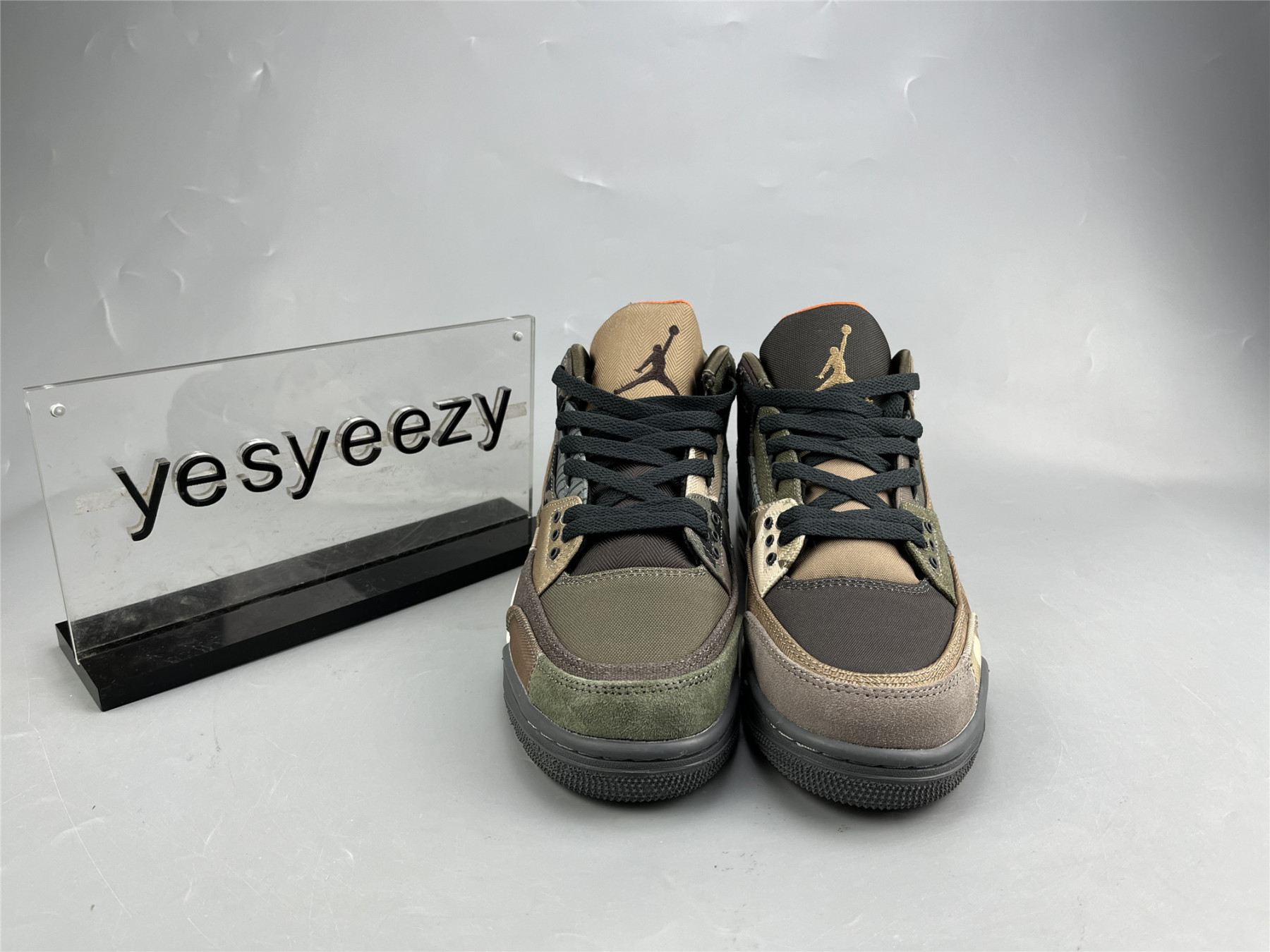 UA AIR JORDAN 3 RETRO 