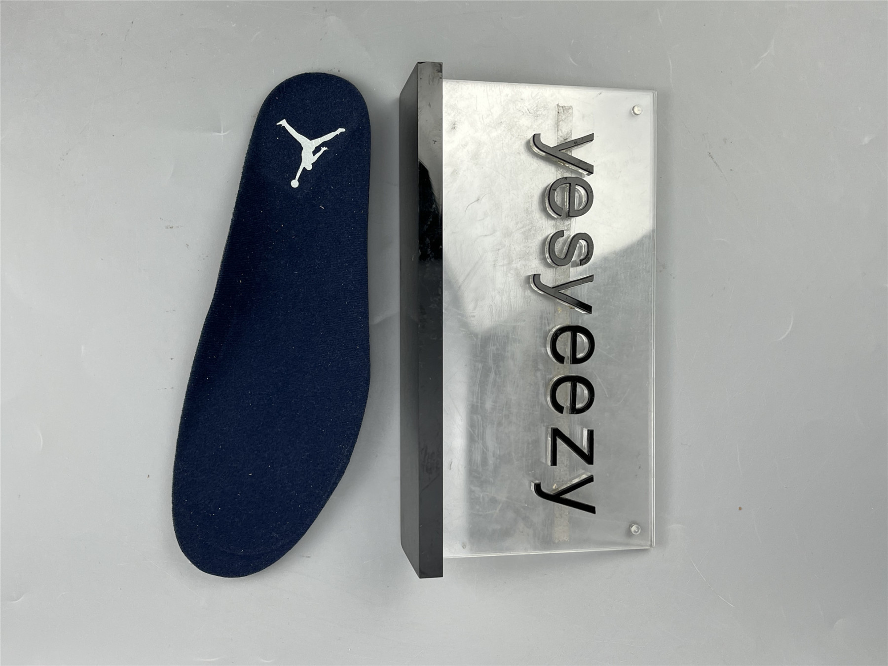 UA AIR JORDAN 6 RETRO 