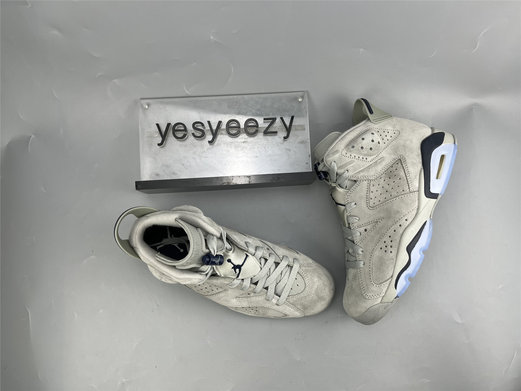 UA AIR JORDAN 6 RETRO 