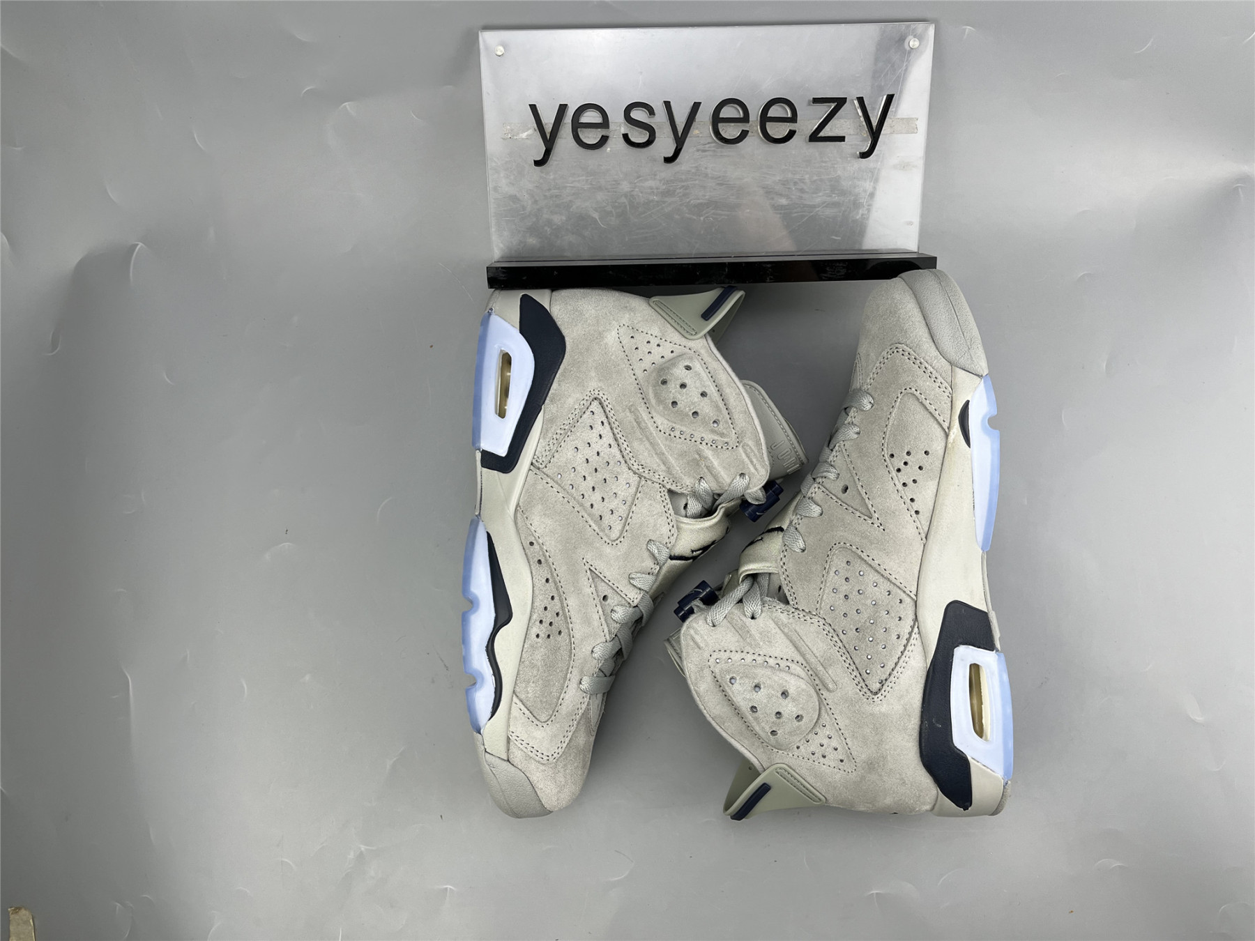 UA AIR JORDAN 6 RETRO 