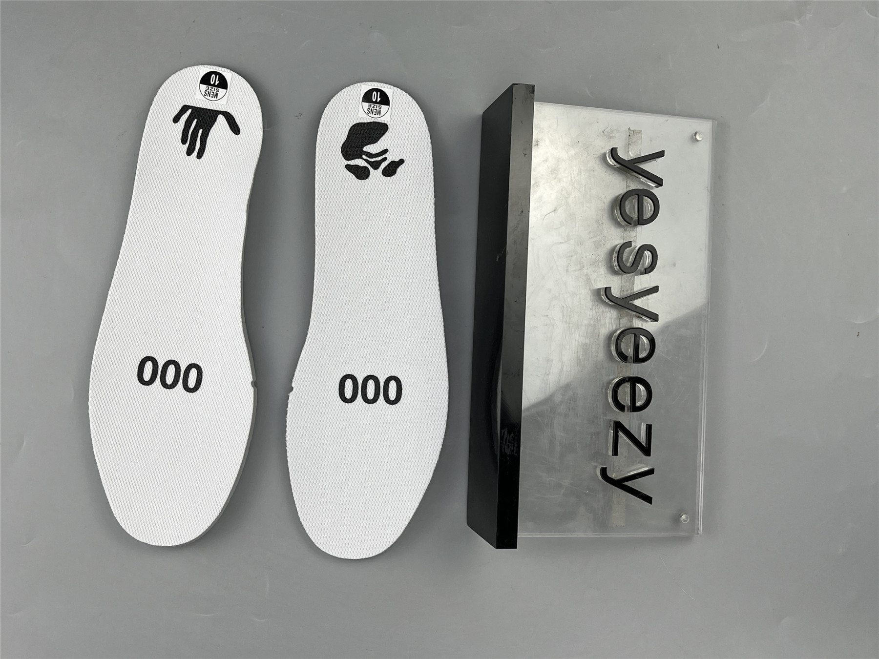 UA OFF-WHITE X NIKE AIR FORCE 1 MID â€œWHITEâ€