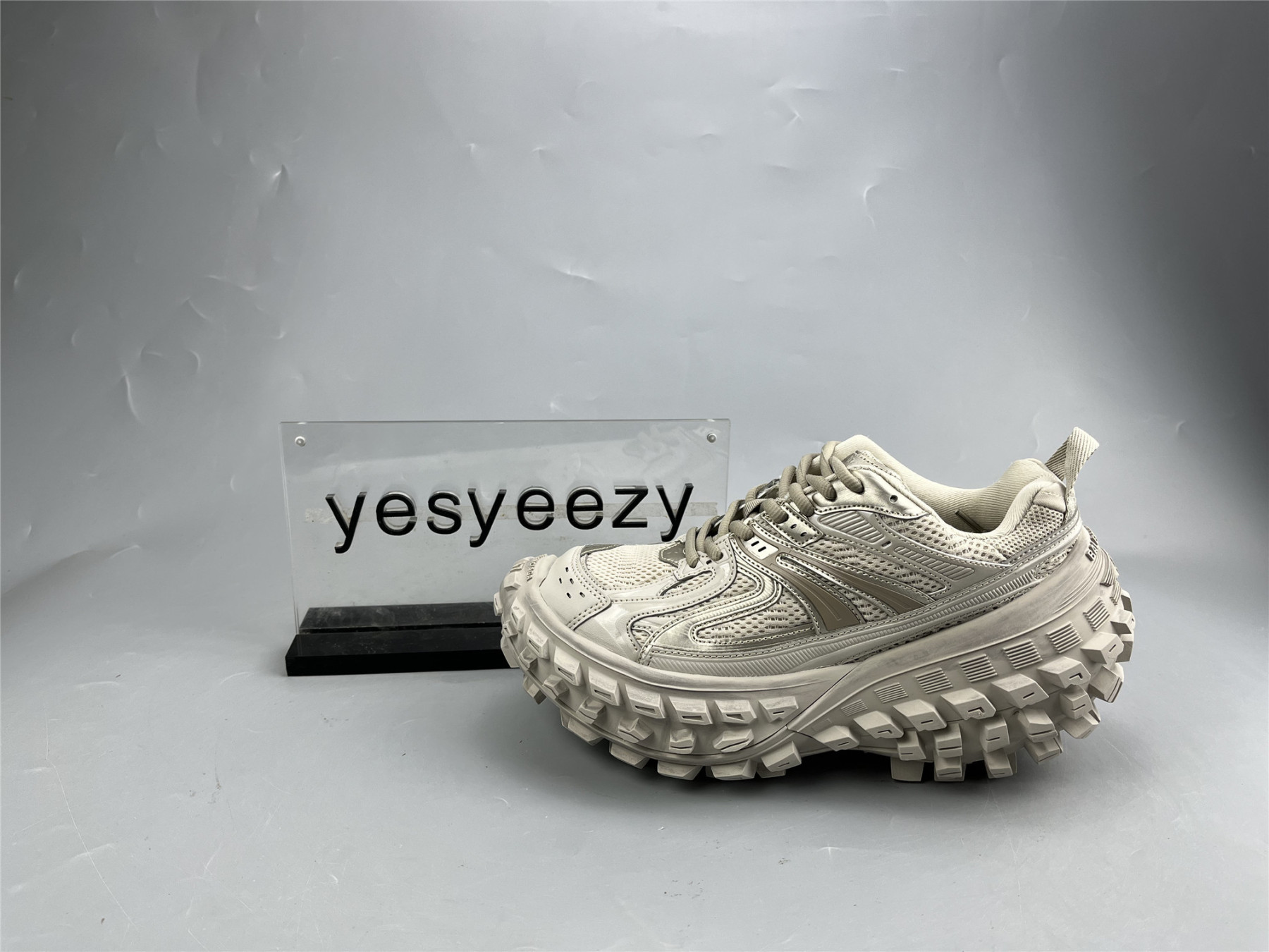 UA TRIPLE S CLEAR SOLE GREY BEIGE