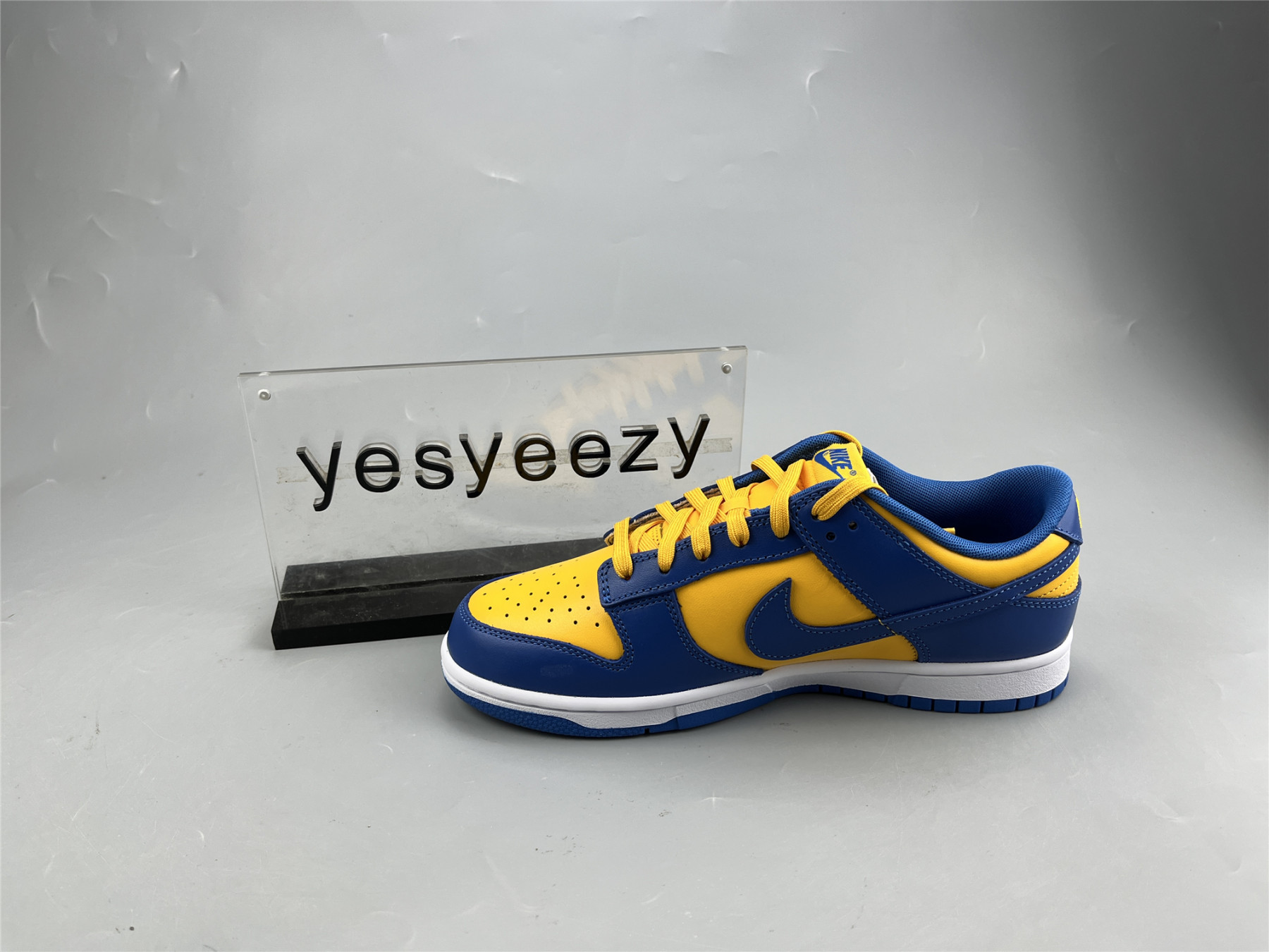 UA NIKE DUNK LOW UCLA