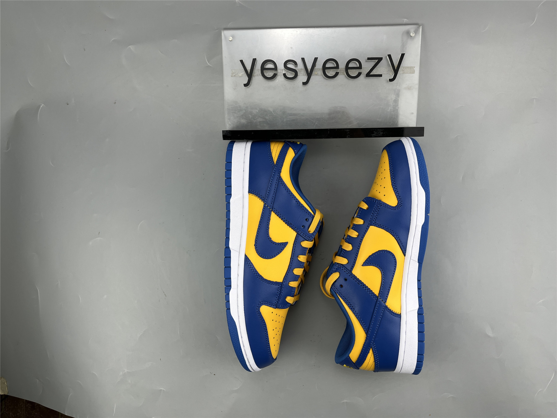 UA NIKE DUNK LOW UCLA