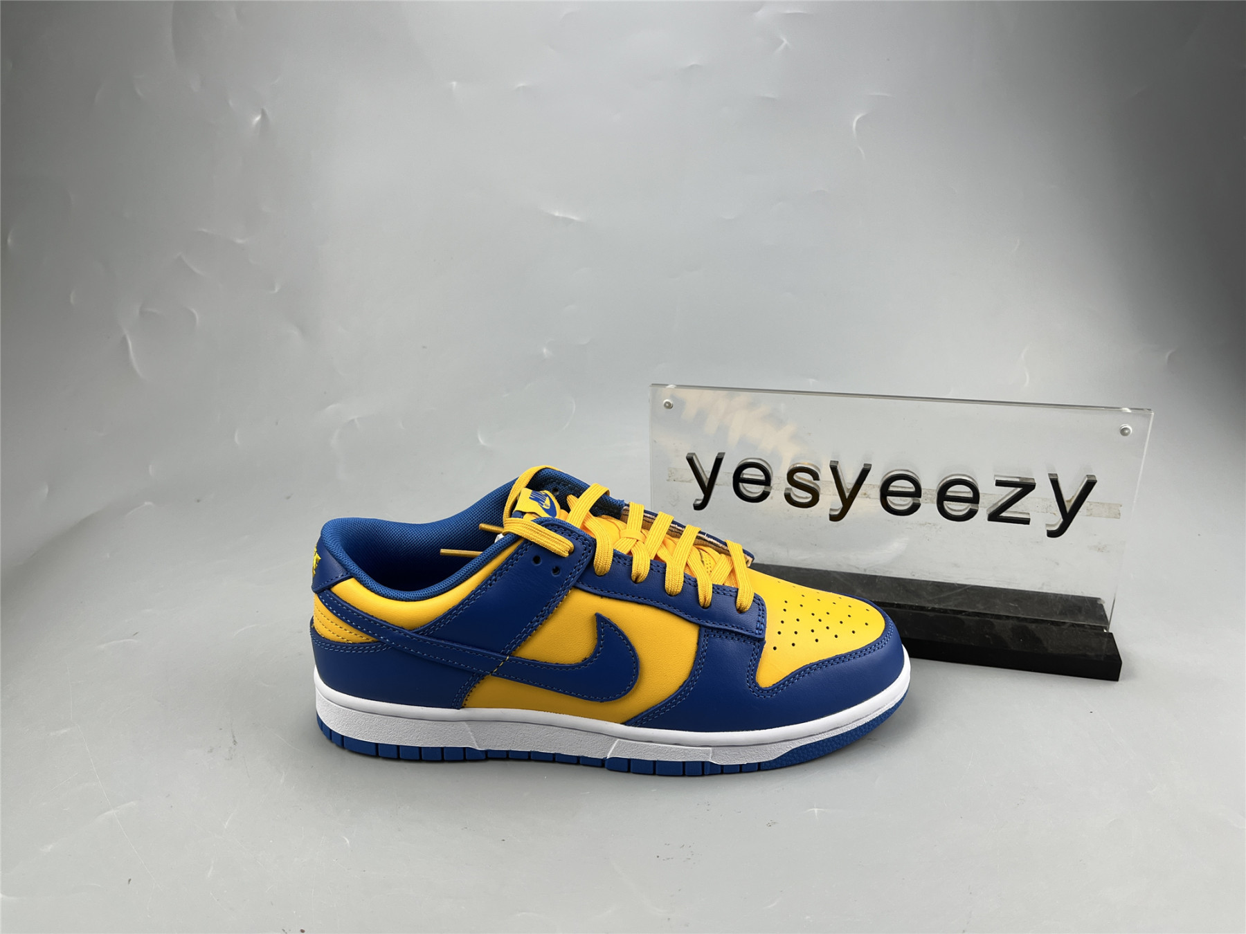 UA NIKE DUNK LOW UCLA