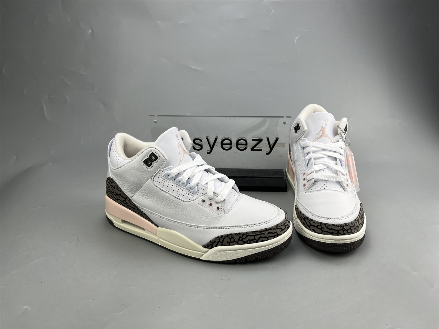 UA WMNS AIR JORDAN 3 RETRO 