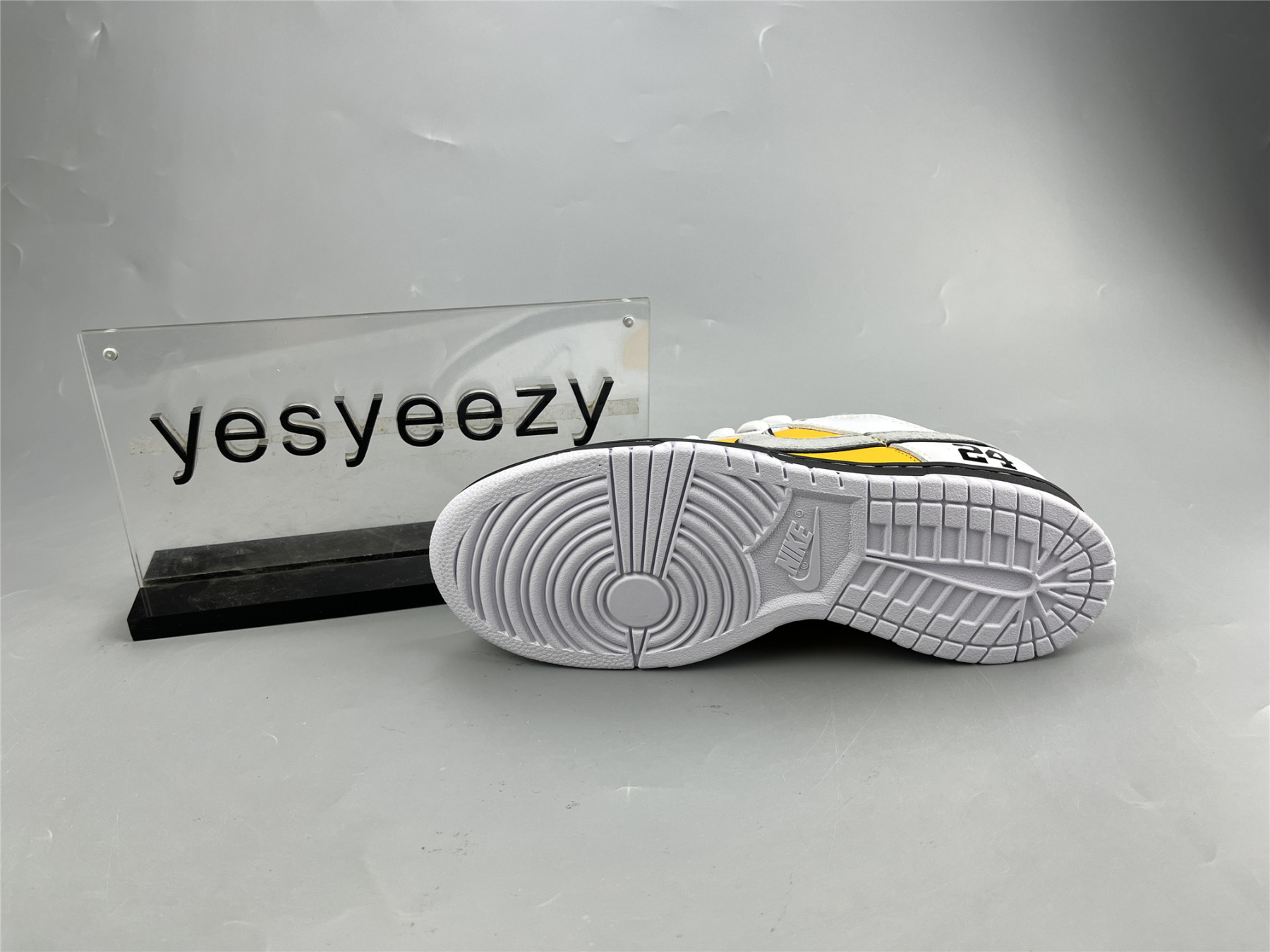 UA NIKE DUNK LOW KOBE WHITE YELLOW GREEN