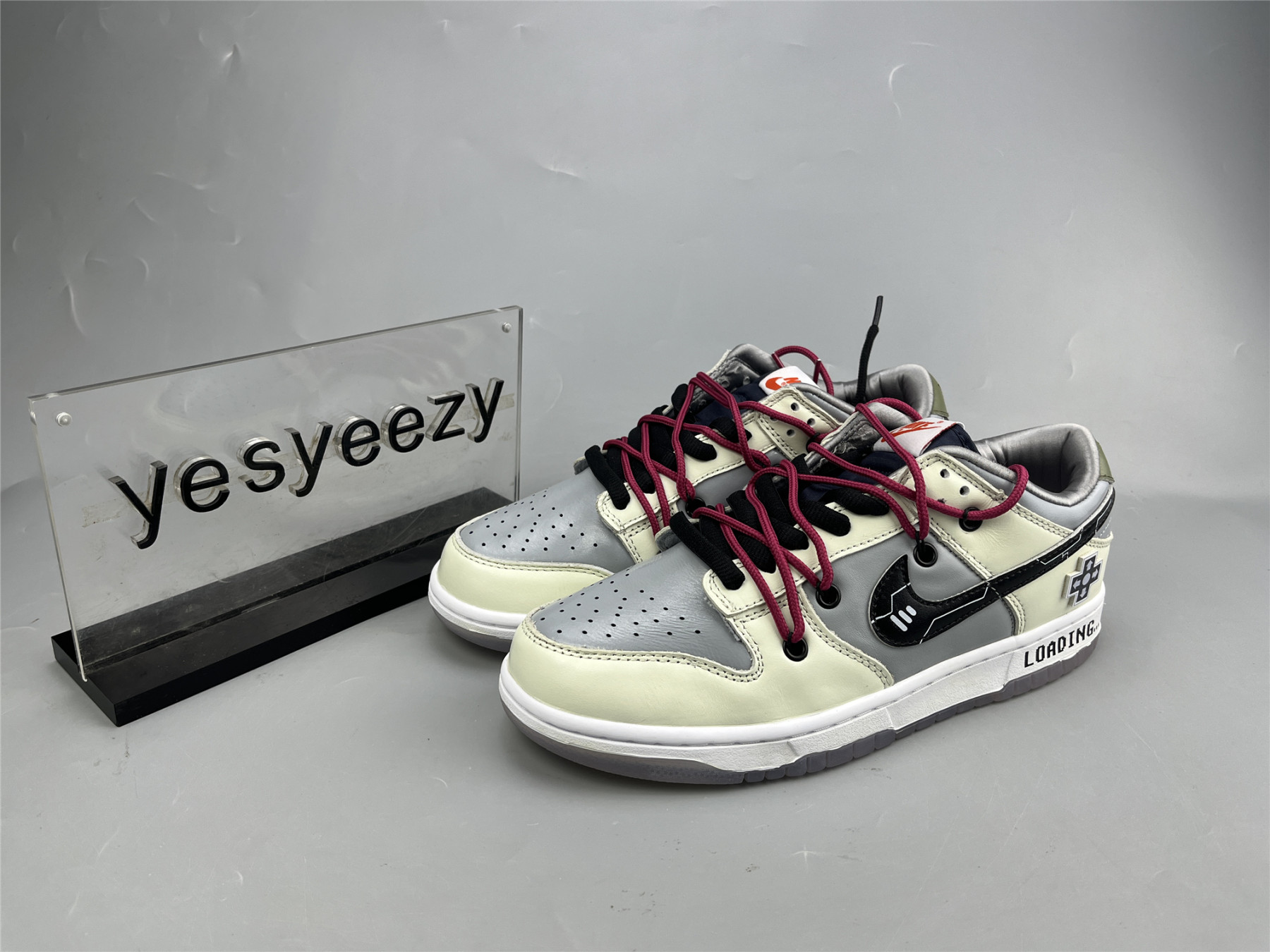 UA NIKE WMNS DUNK LOW SP 