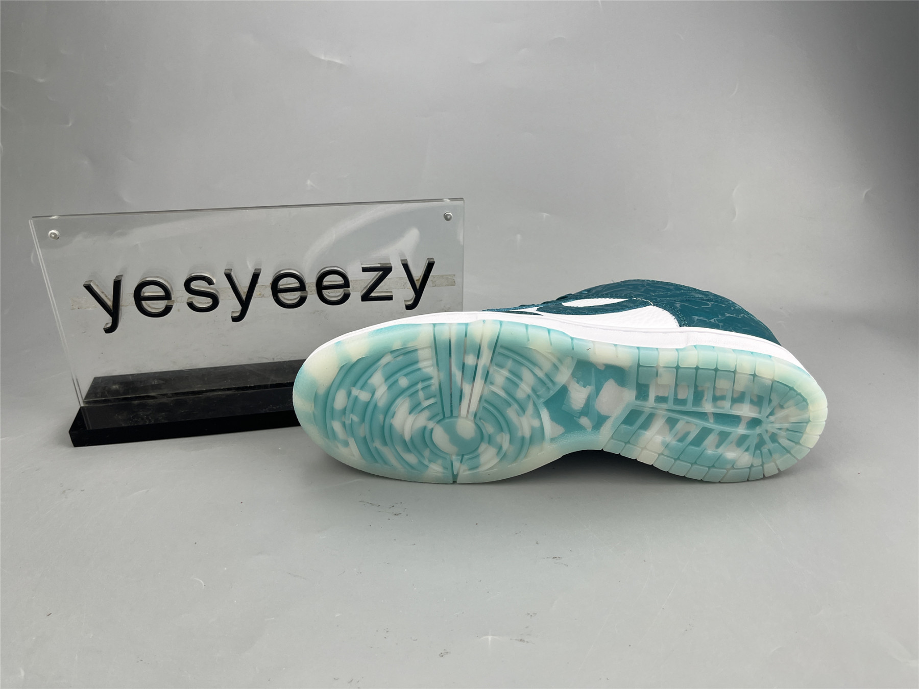 UA NIKE WMNS DUNK LOW 