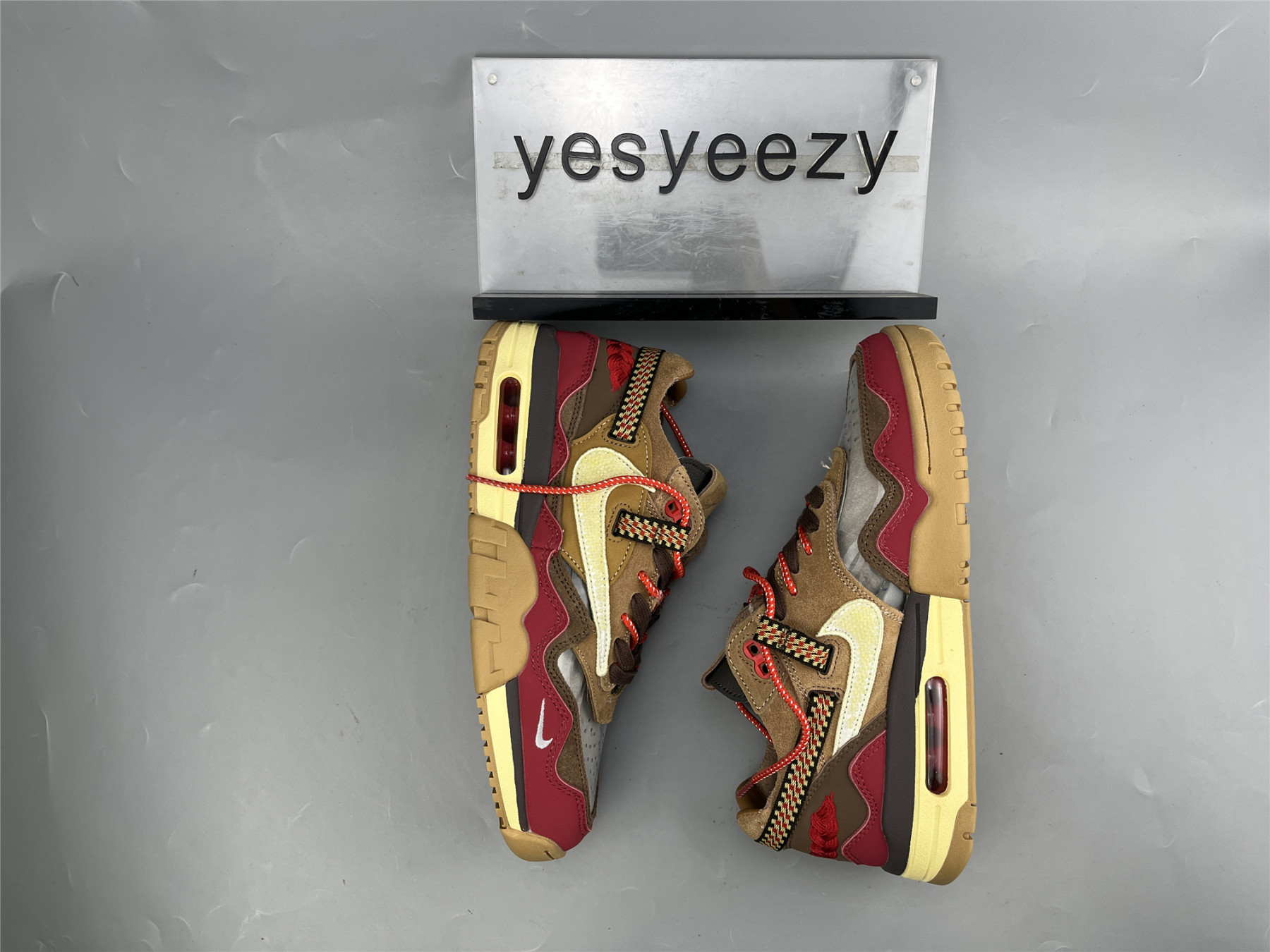 UA NIKE CLOT X AIR MAX 1 