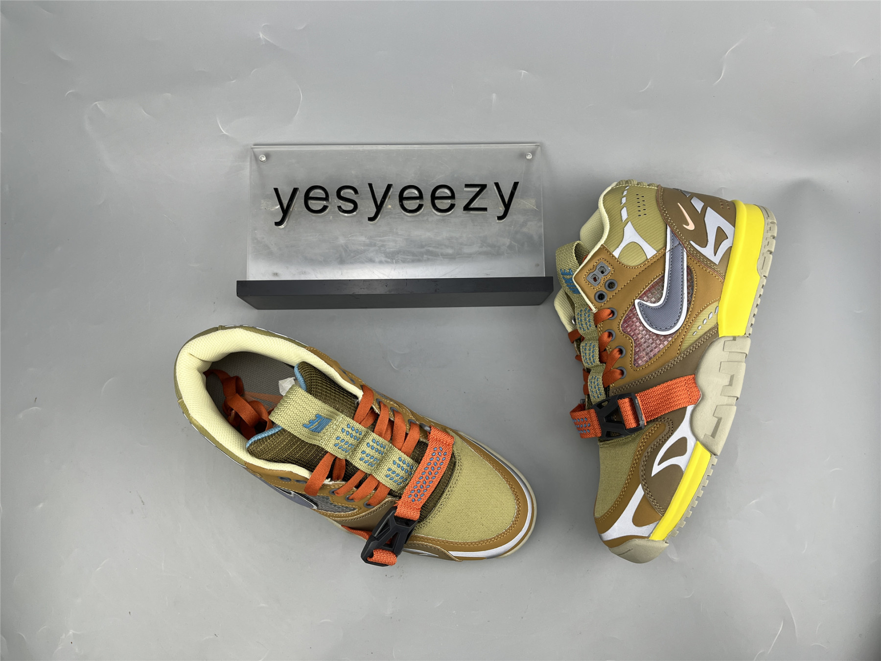 UA NIKE AIR TRAINER 1 