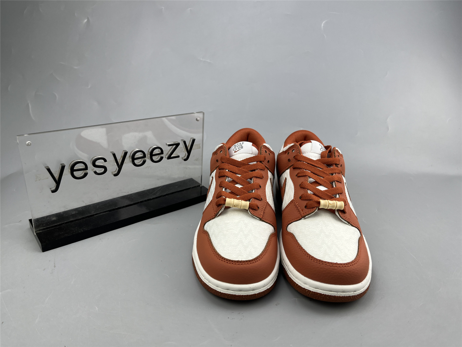 UA NIKE WMNS DUNK LOW RETRO 