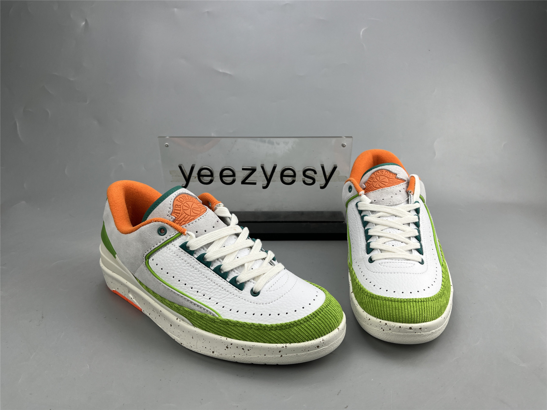 UA TITAN X WMNS AIR JORDAN 2 RETRO LOW