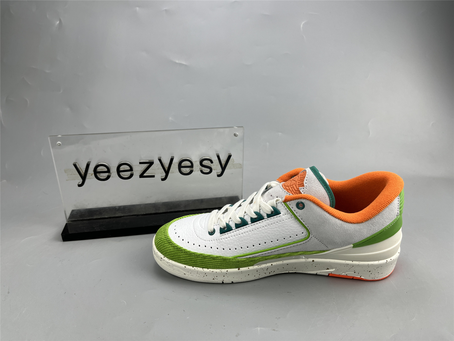 UA TITAN X WMNS AIR JORDAN 2 RETRO LOW