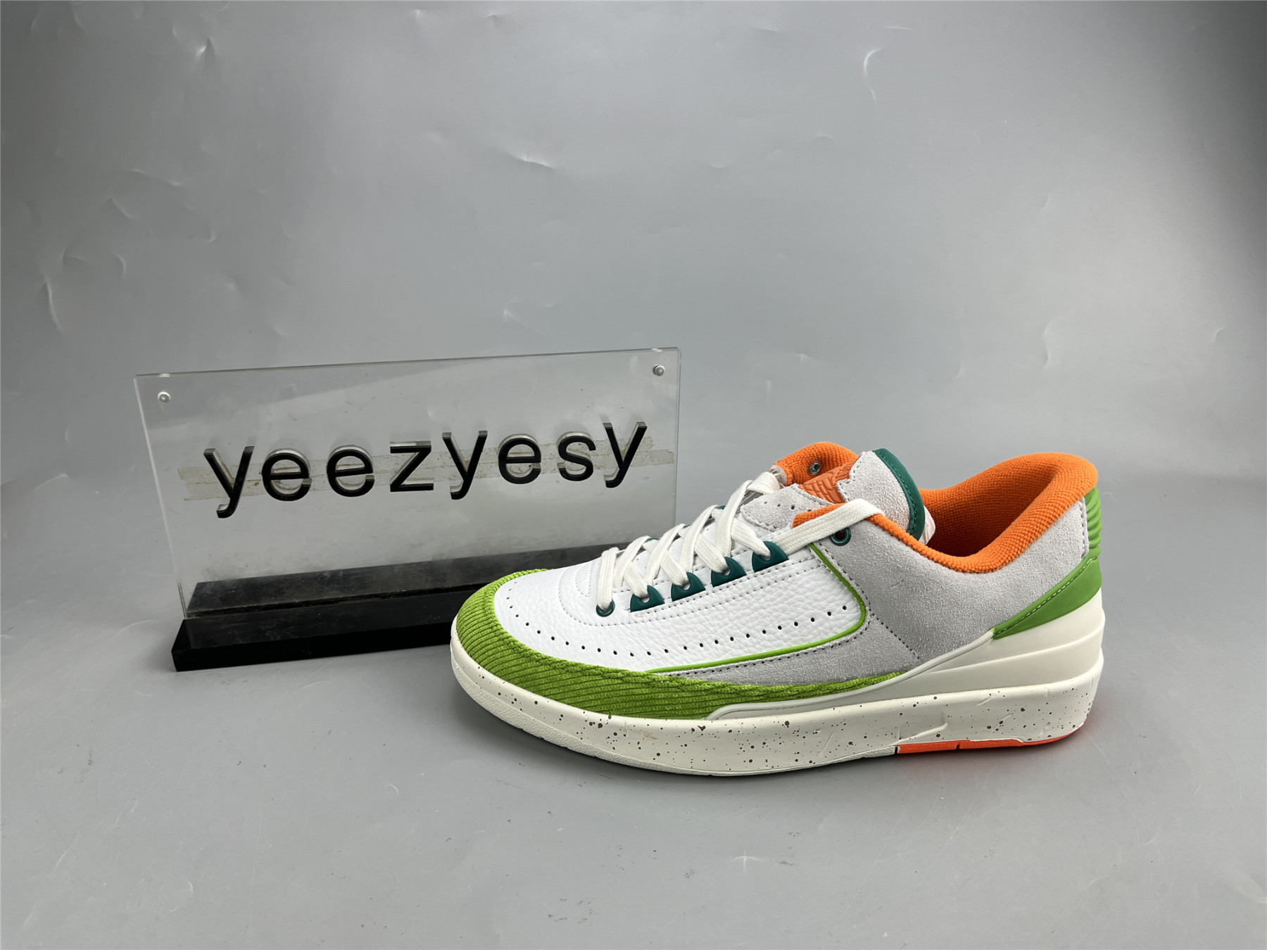 UA TITAN X WMNS AIR JORDAN 2 RETRO LOW