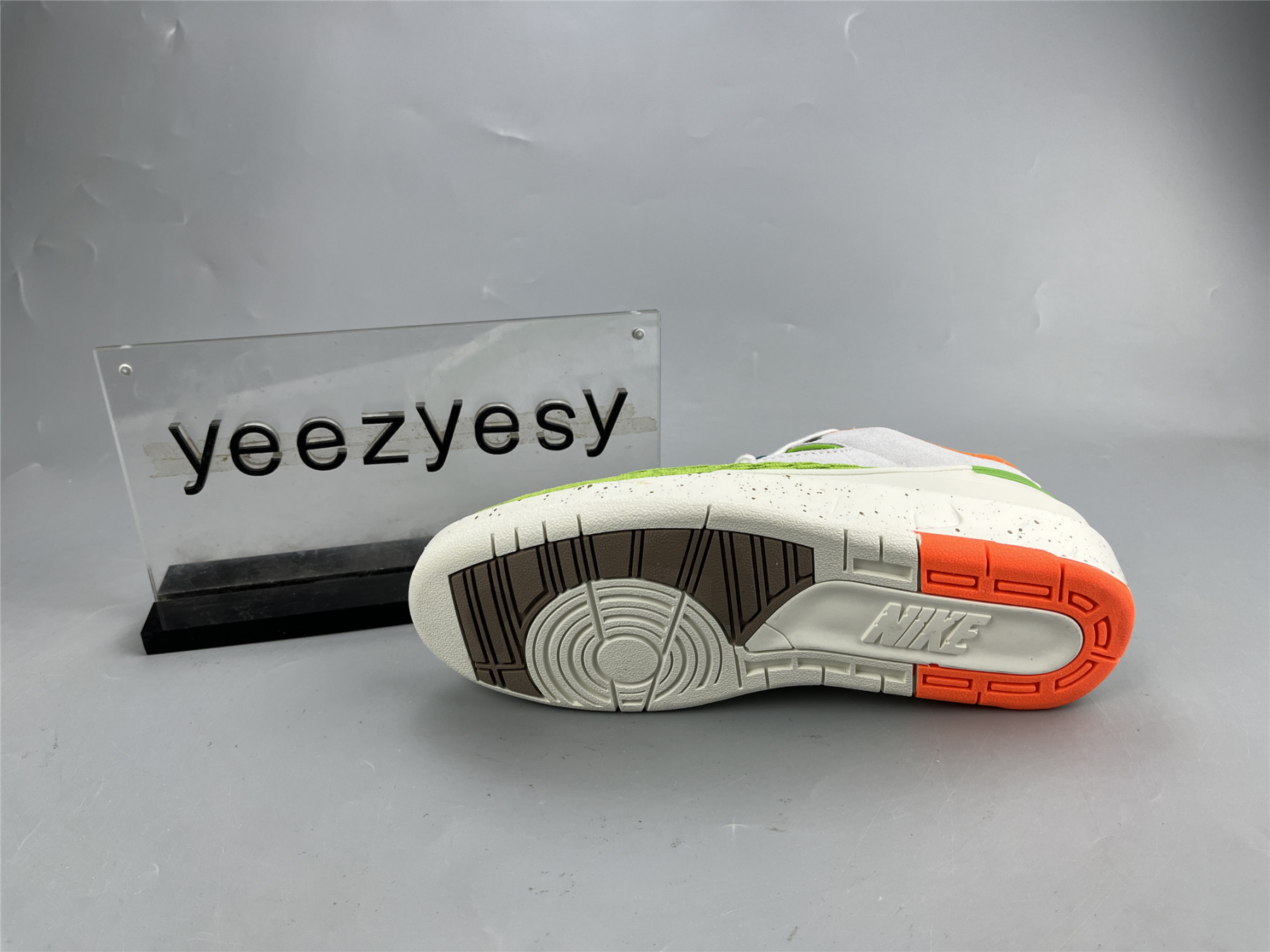 UA TITAN X WMNS AIR JORDAN 2 RETRO LOW