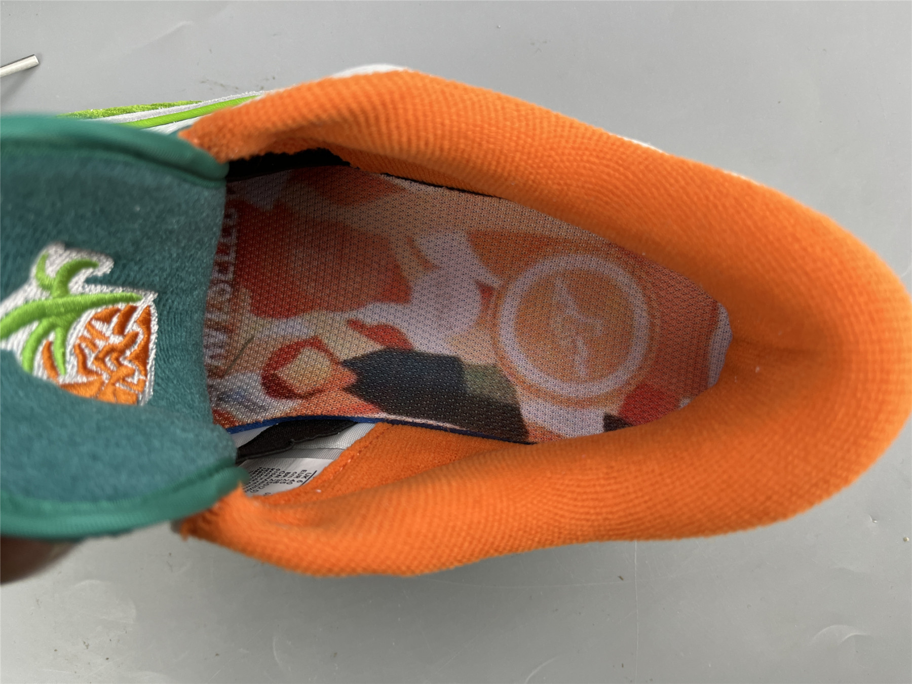 UA TITAN X WMNS AIR JORDAN 2 RETRO LOW