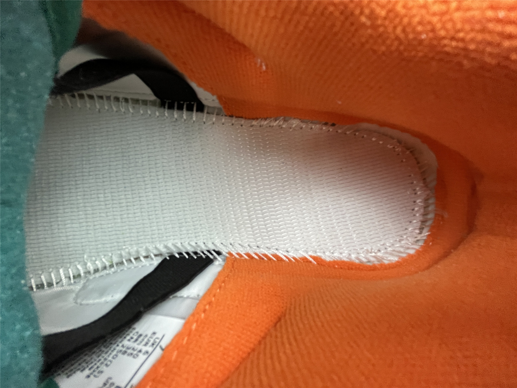 UA TITAN X WMNS AIR JORDAN 2 RETRO LOW