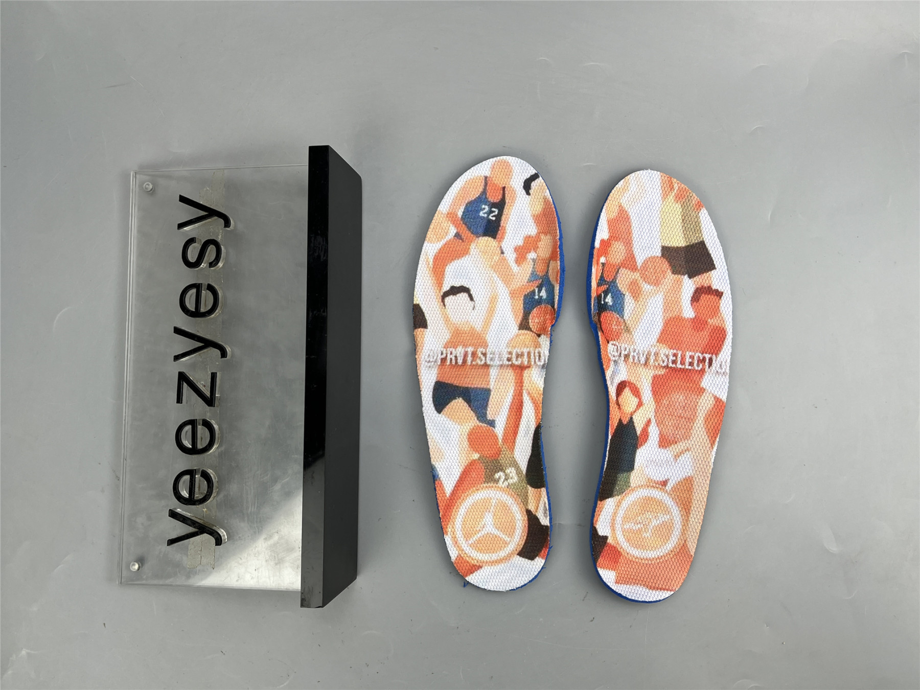 UA TITAN X WMNS AIR JORDAN 2 RETRO LOW