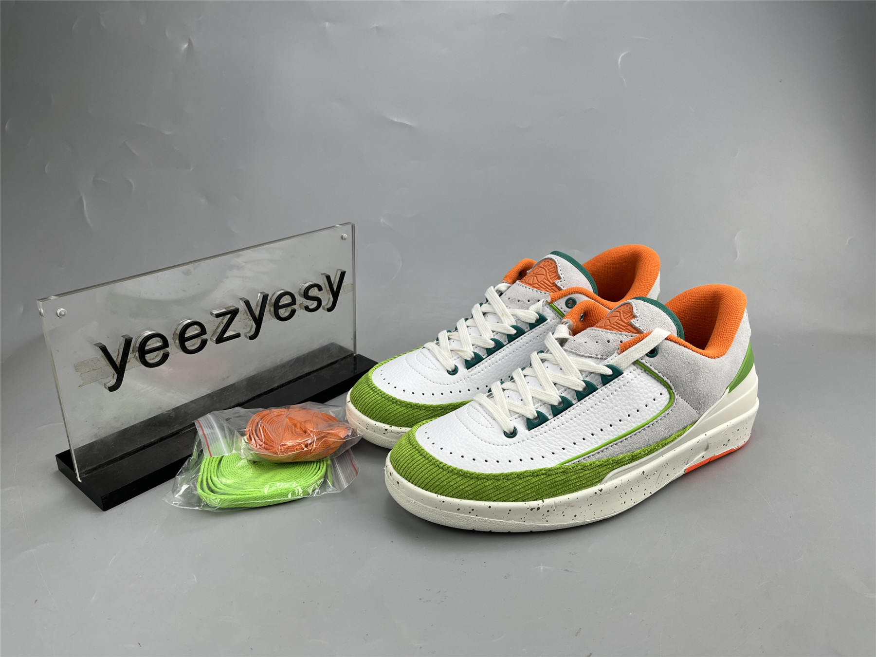 UA TITAN X WMNS AIR JORDAN 2 RETRO LOW