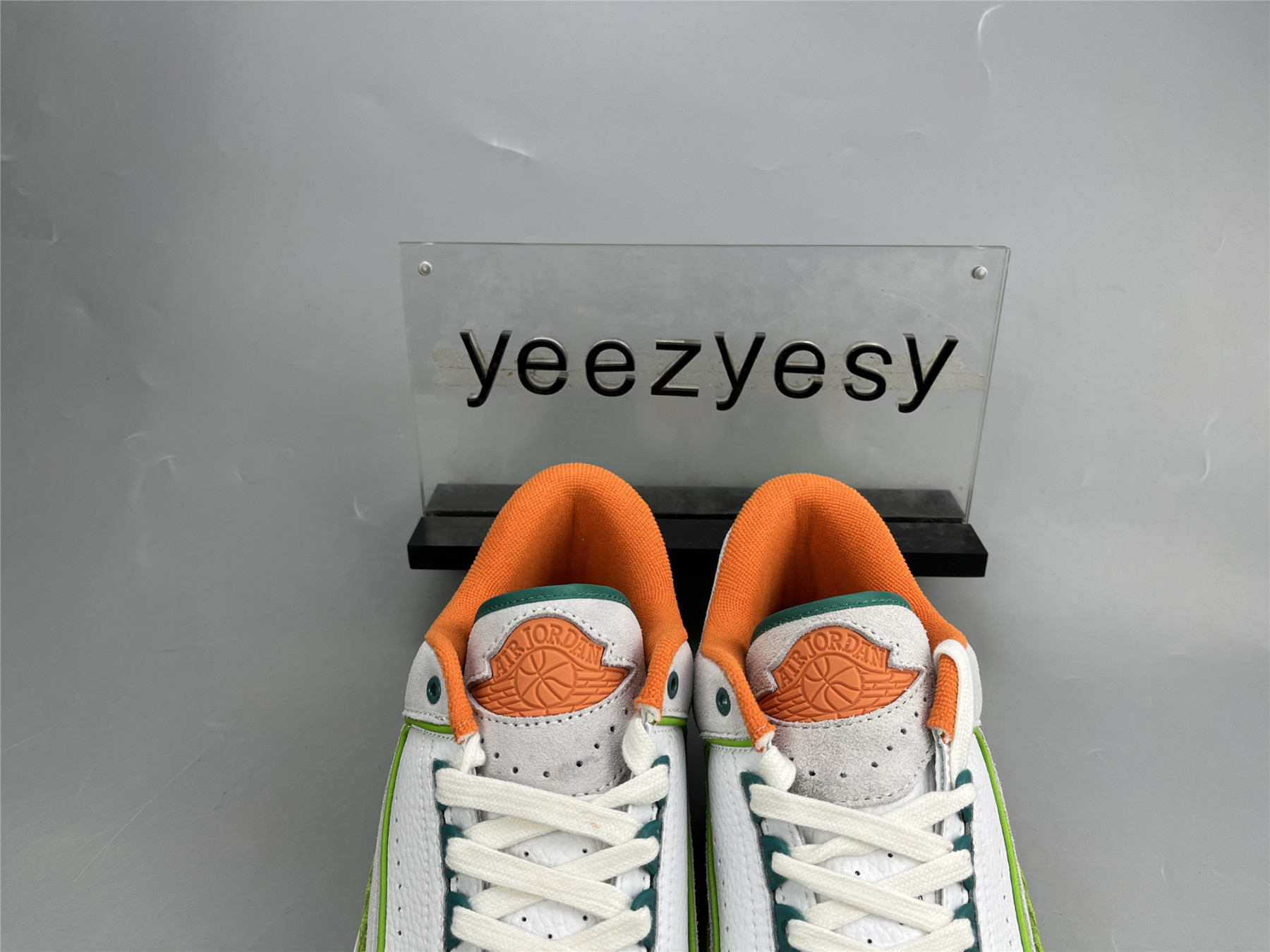 UA TITAN X WMNS AIR JORDAN 2 RETRO LOW