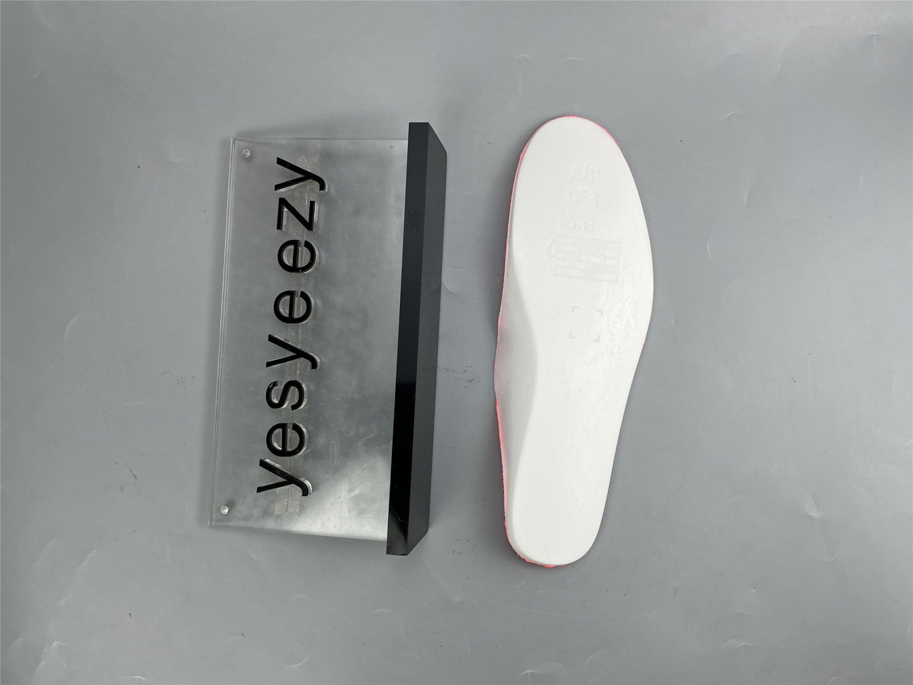 UA  AIR JORDAN 6 RETRO 