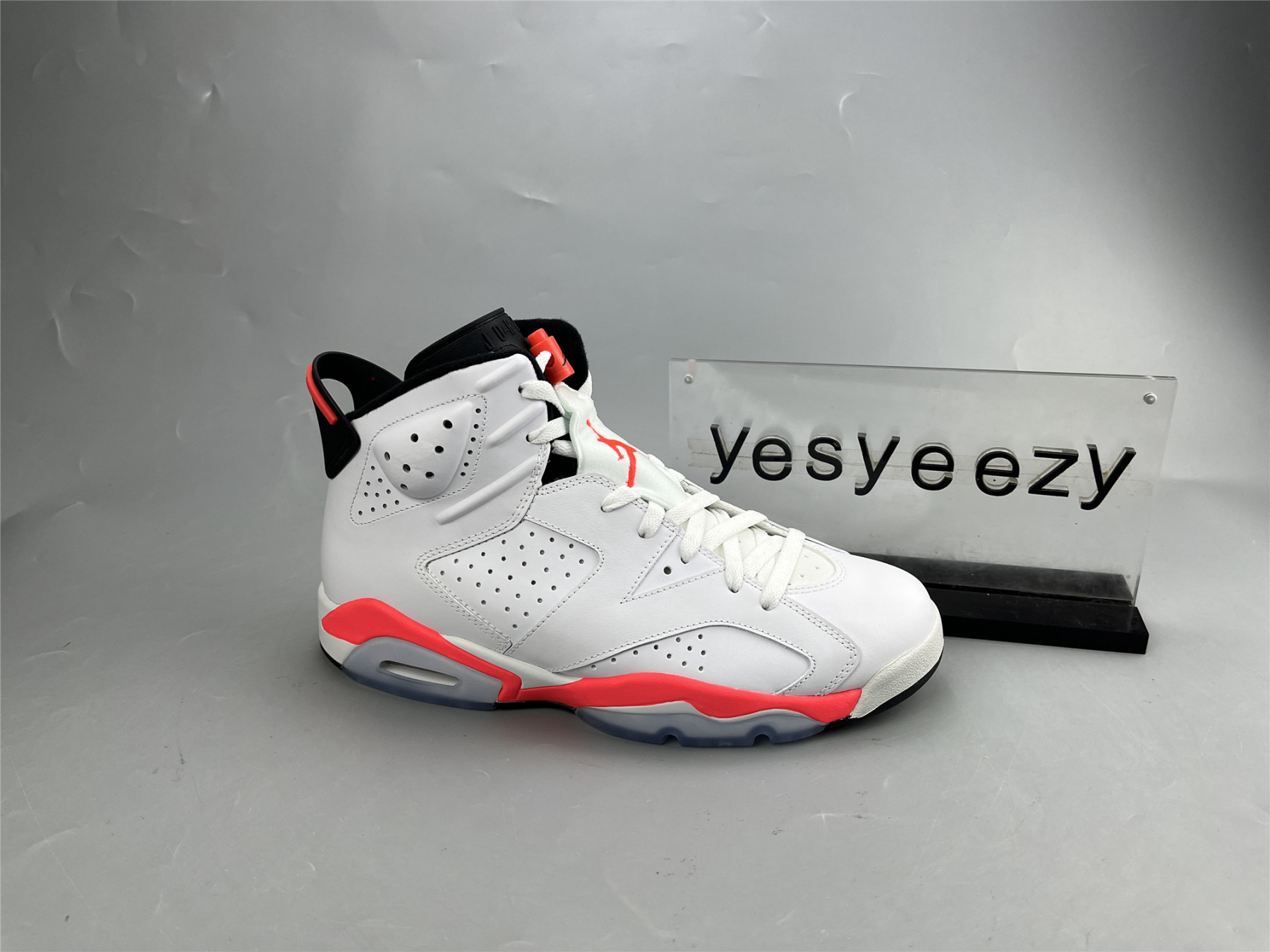 UA  AIR JORDAN 6 RETRO 