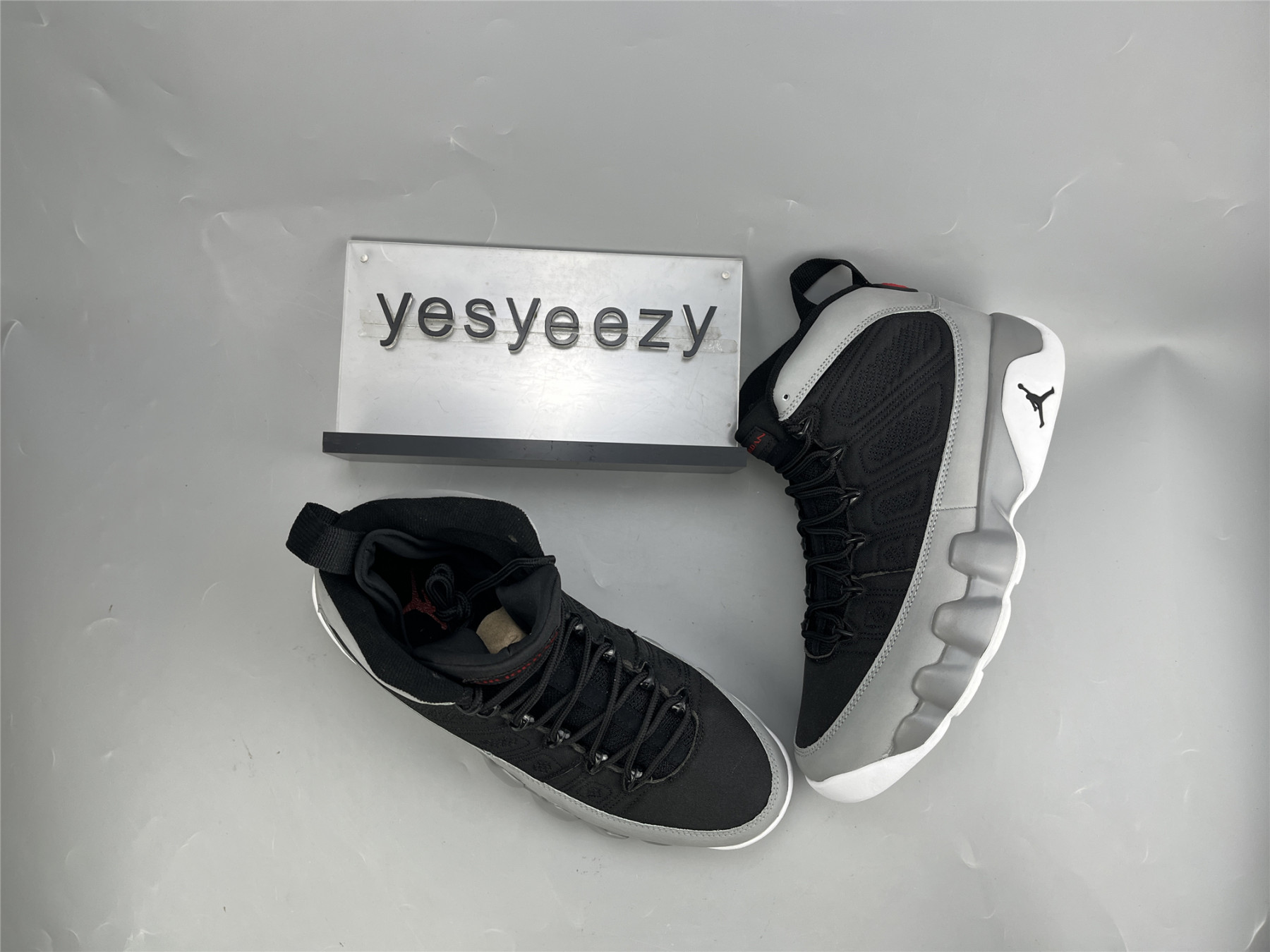 UA AIR JORDAN 9 RETRO 