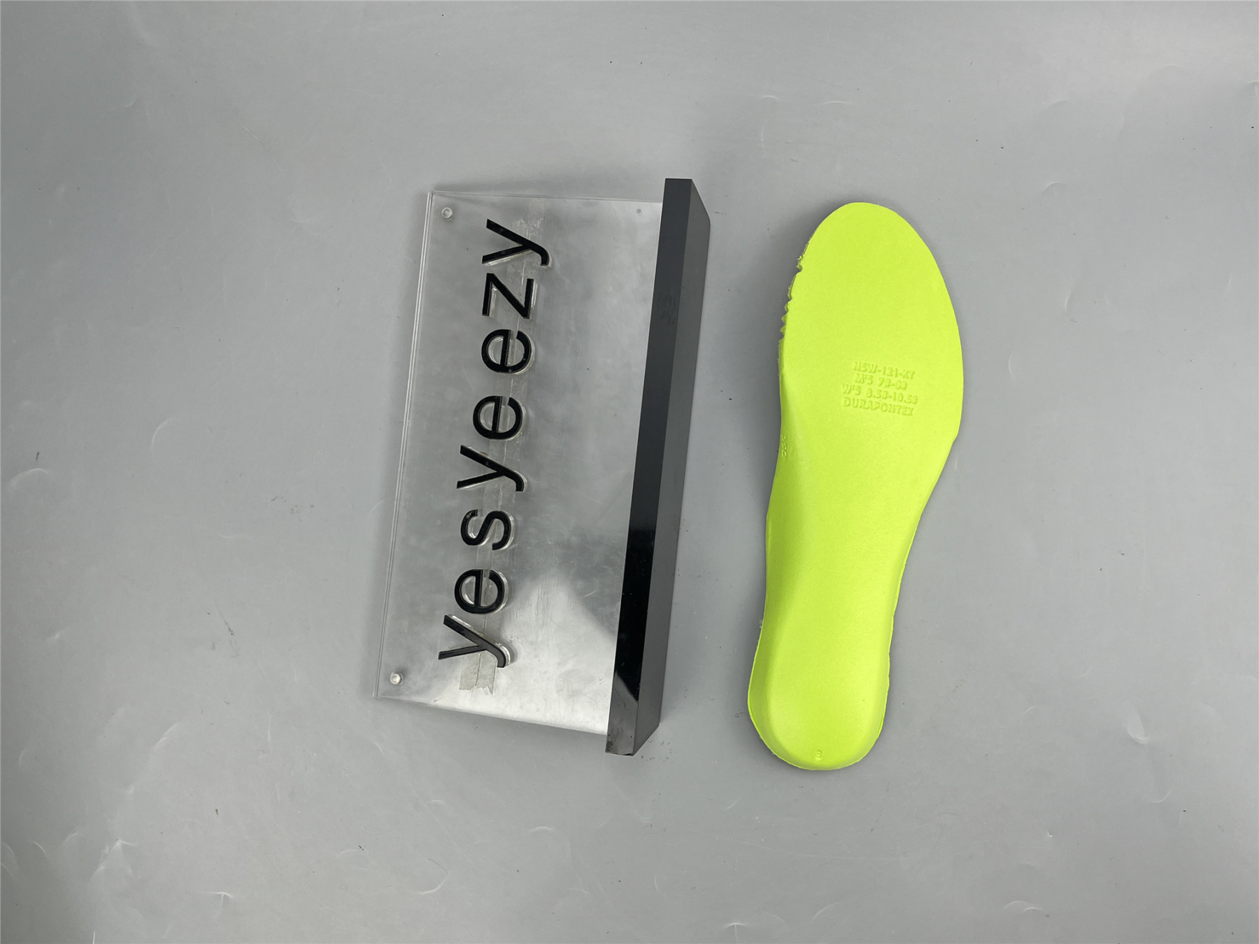 UA NIKE AIR MAX SCORPION